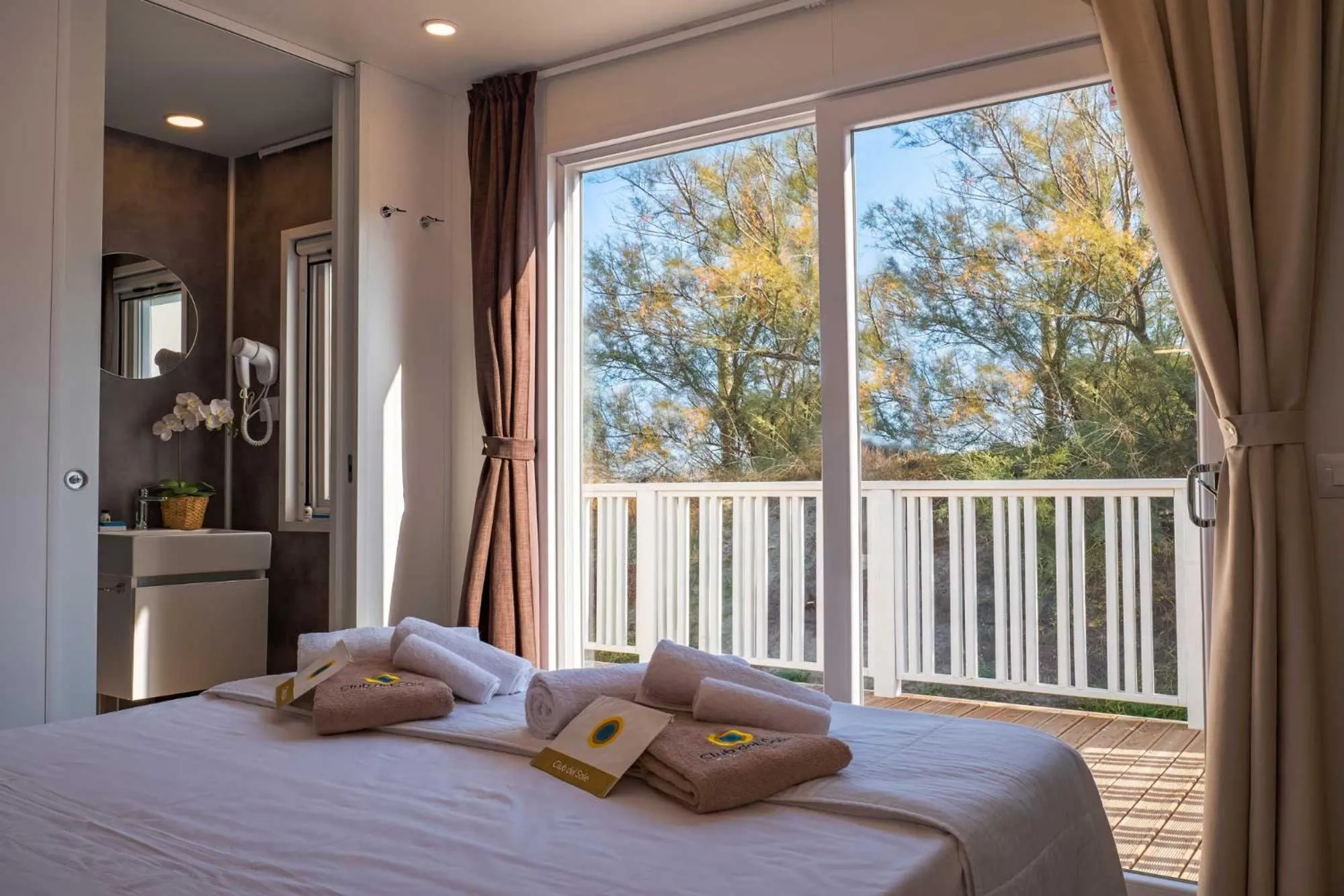 Bedroom, Bed in Club del Sole Tenuta Primero Grado Family Collection