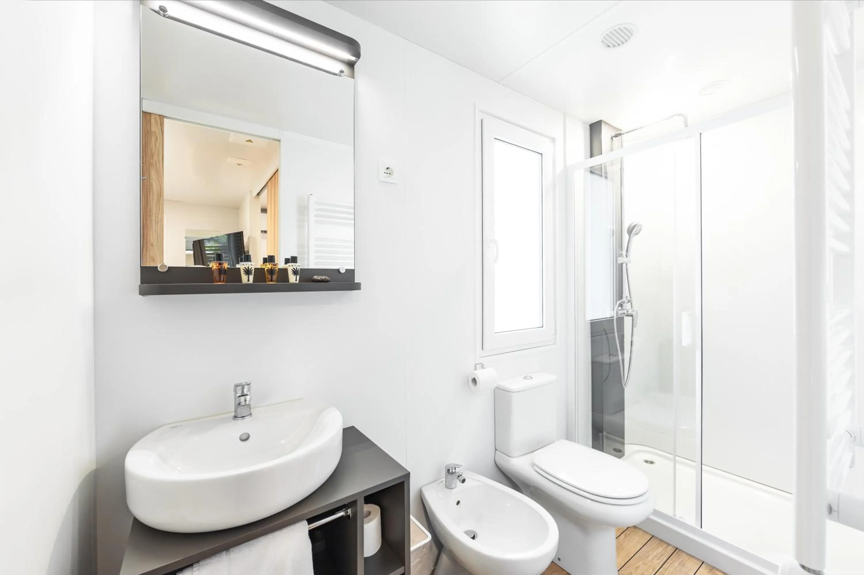 Shower in Club del Sole Tenuta Primero Grado Family Collection