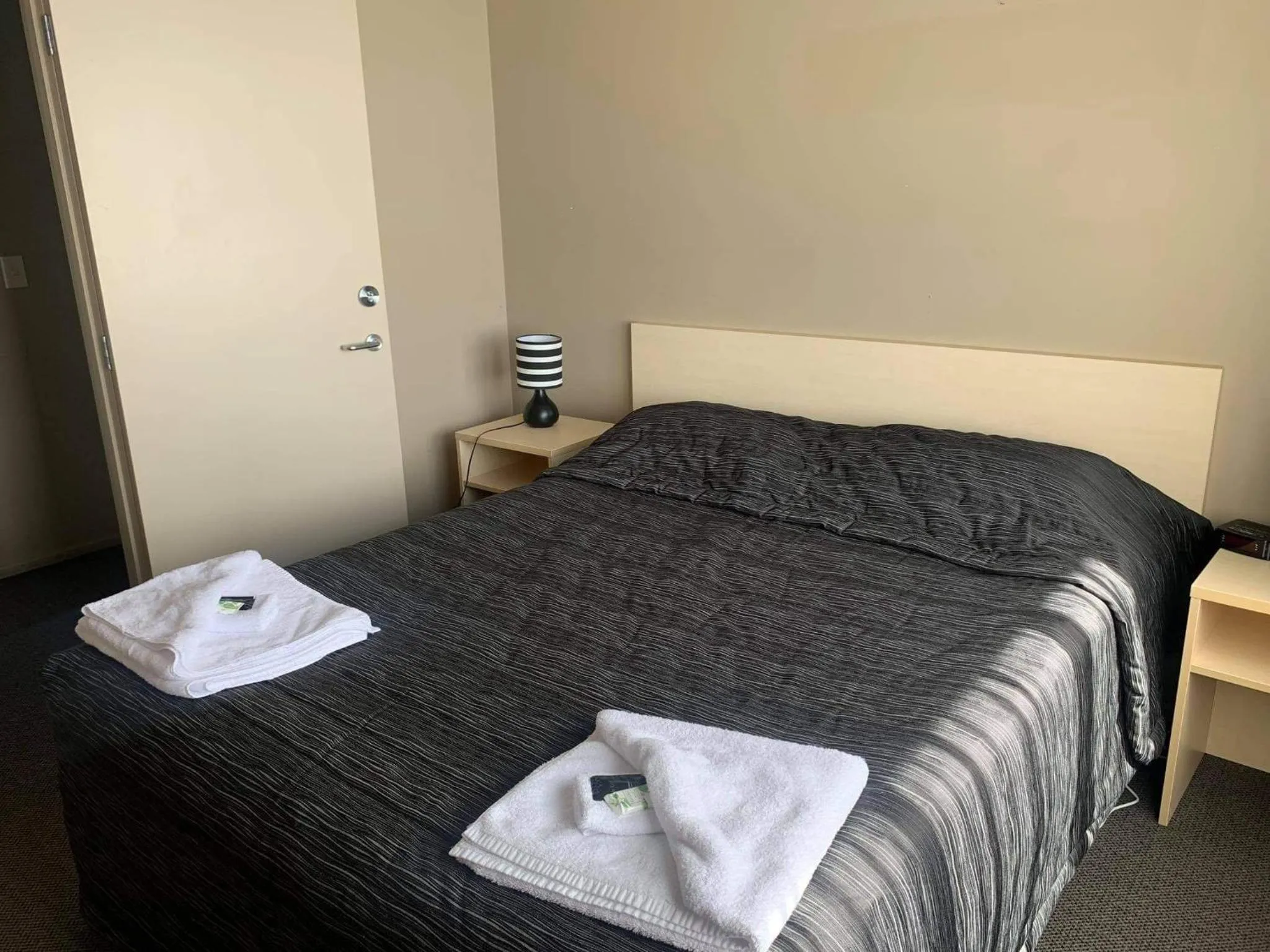 Bedroom, Bed in Catlins Inn