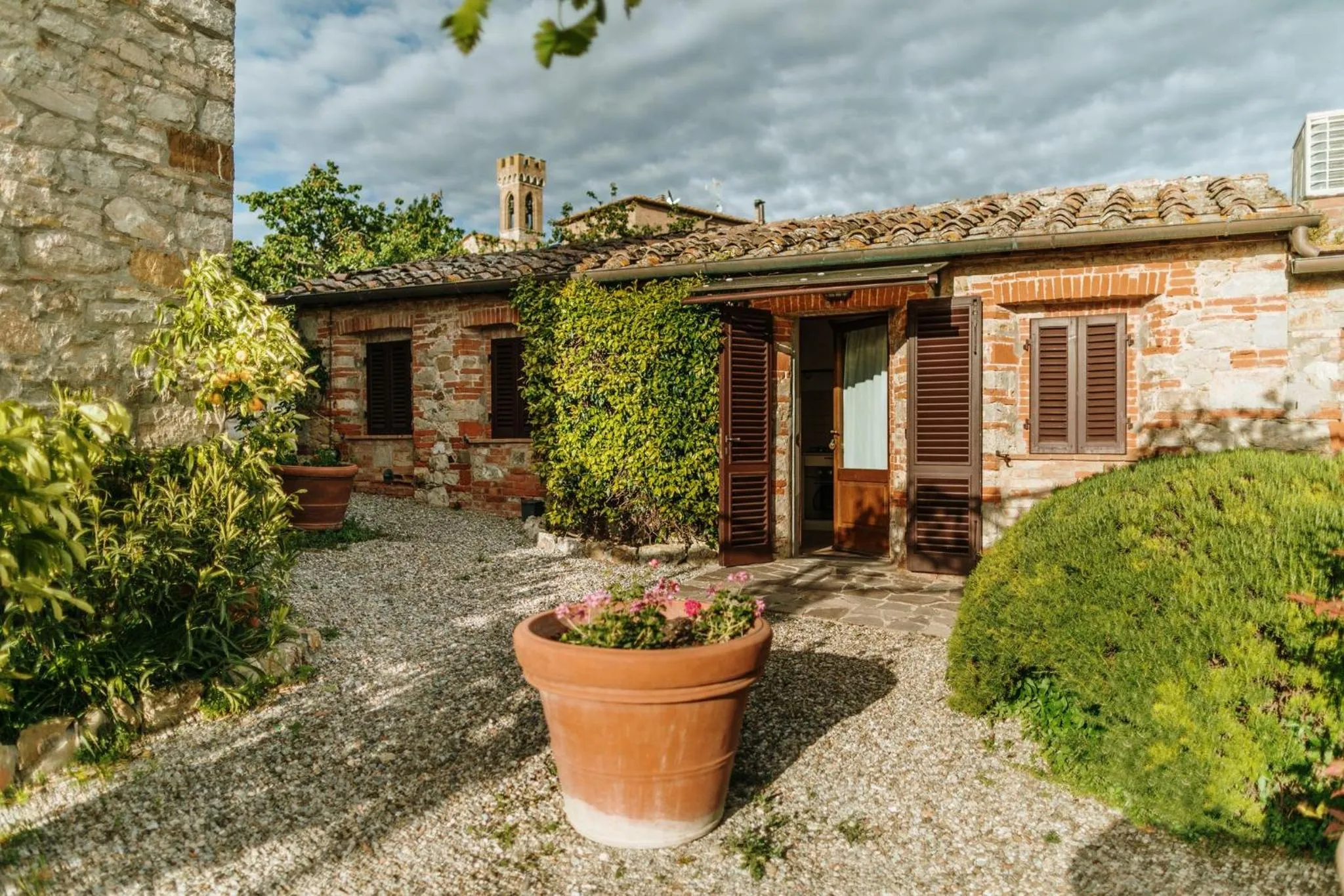 Property building in Villa Di Sotto