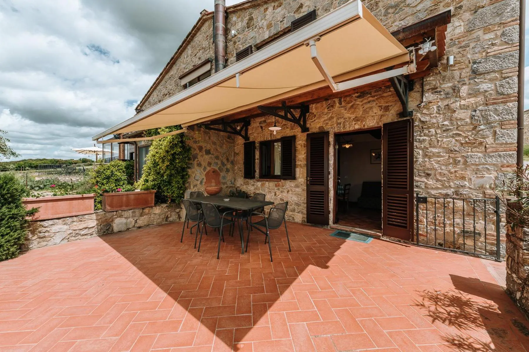 Property building in Villa Di Sotto