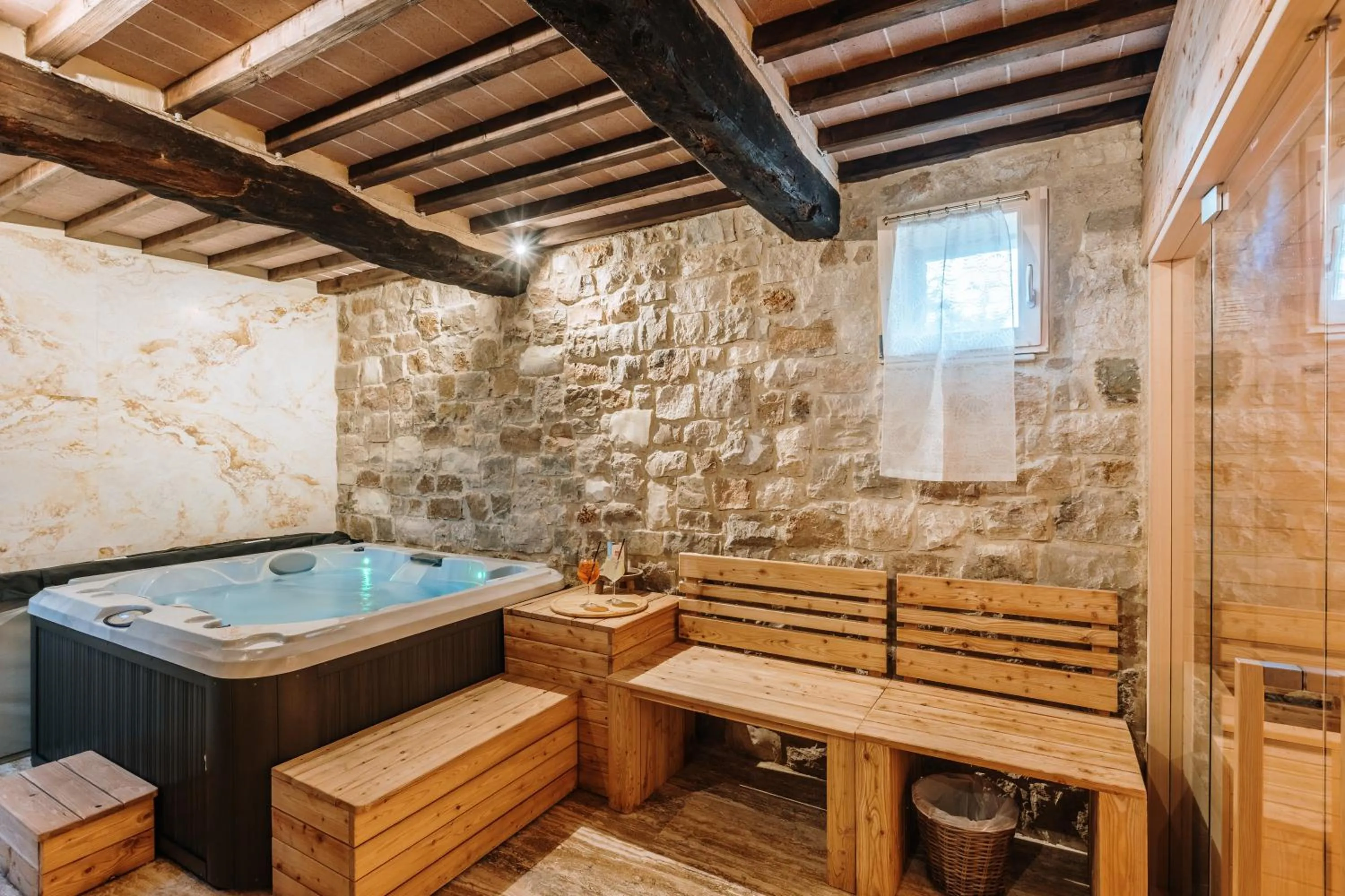 Hot Tub in Villa Di Sotto