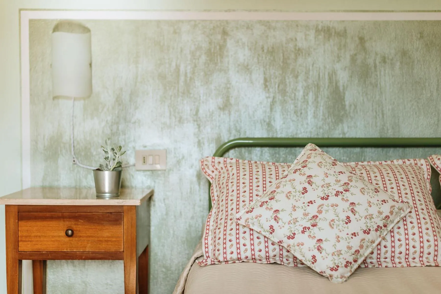 Decorative detail, Bed in Villa Di Sotto