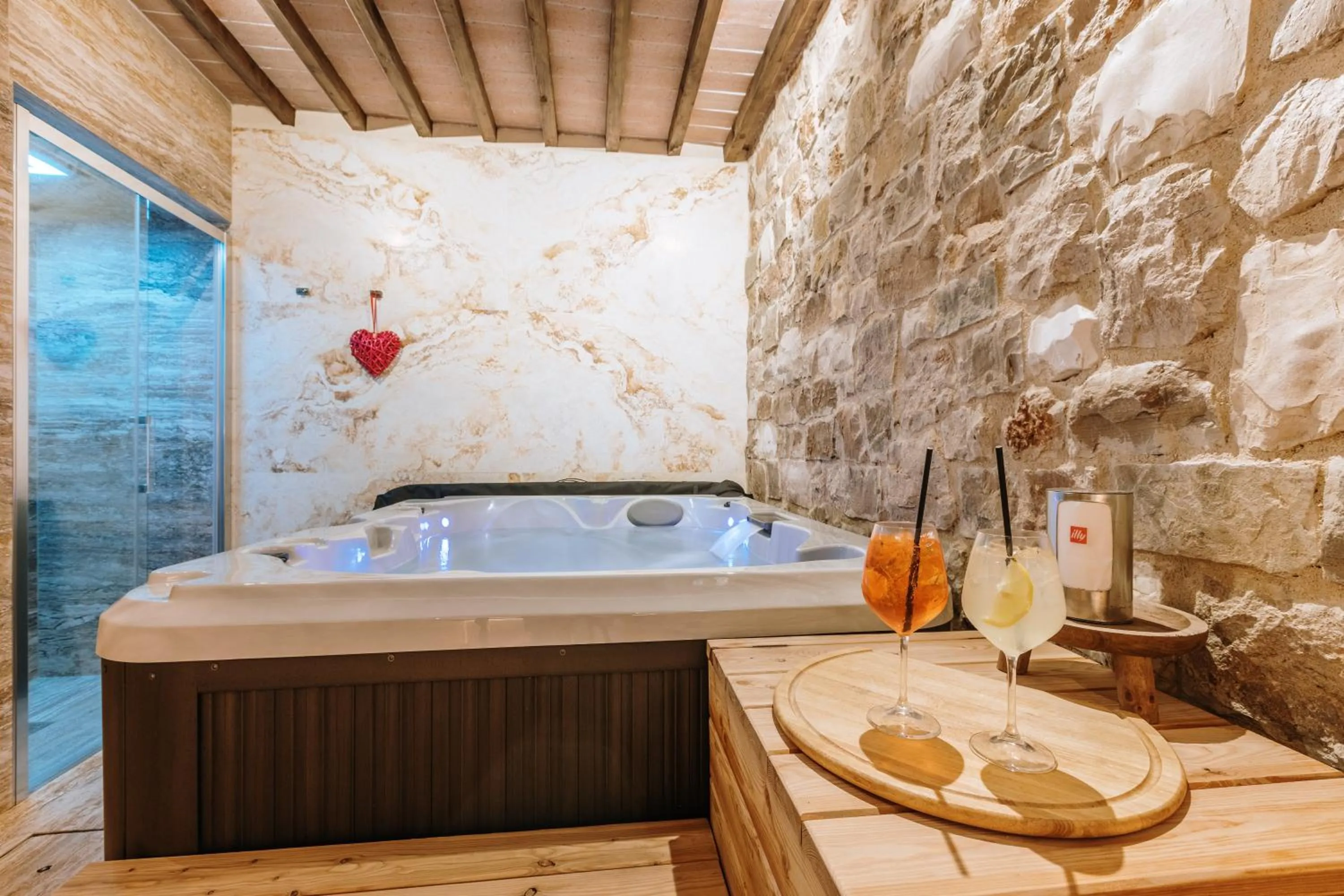 Hot Tub in Villa Di Sotto