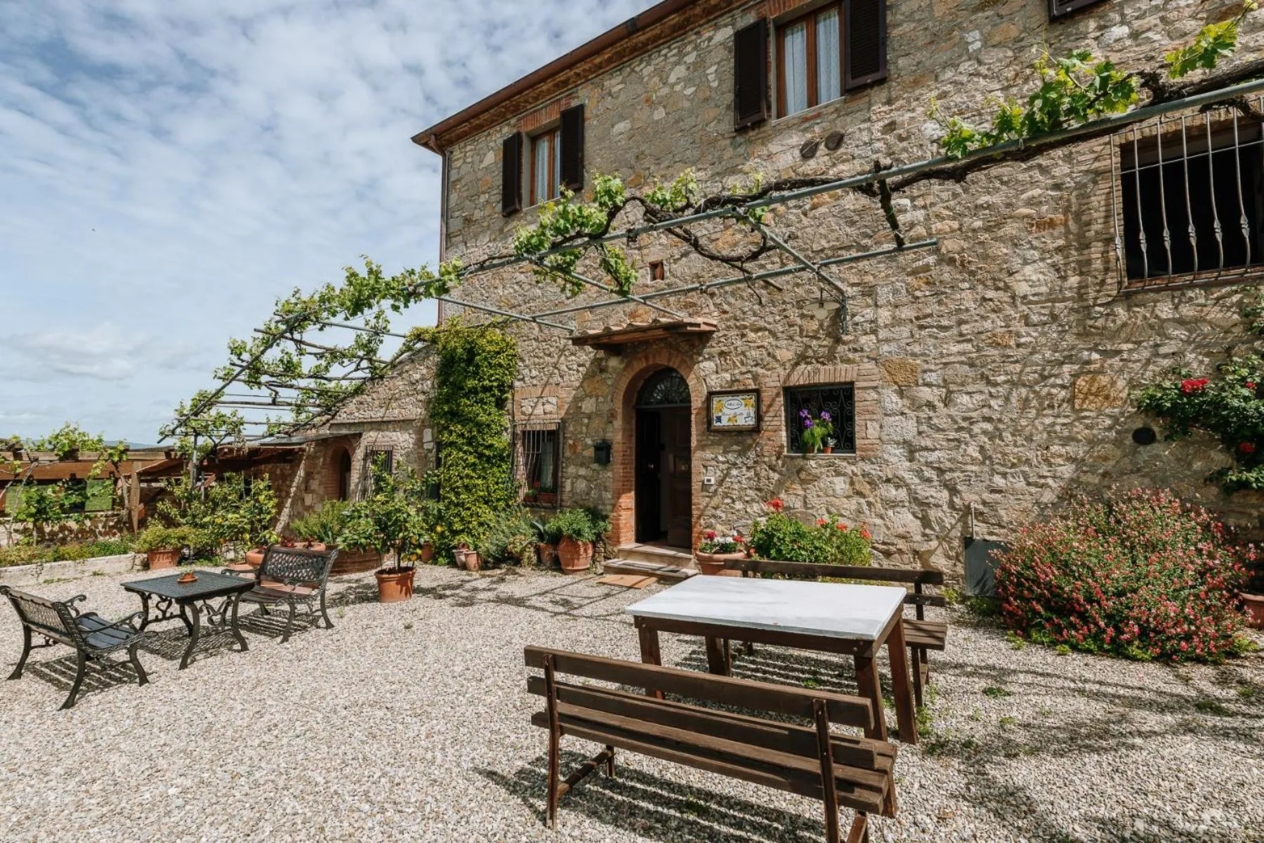 Property building in Villa Di Sotto