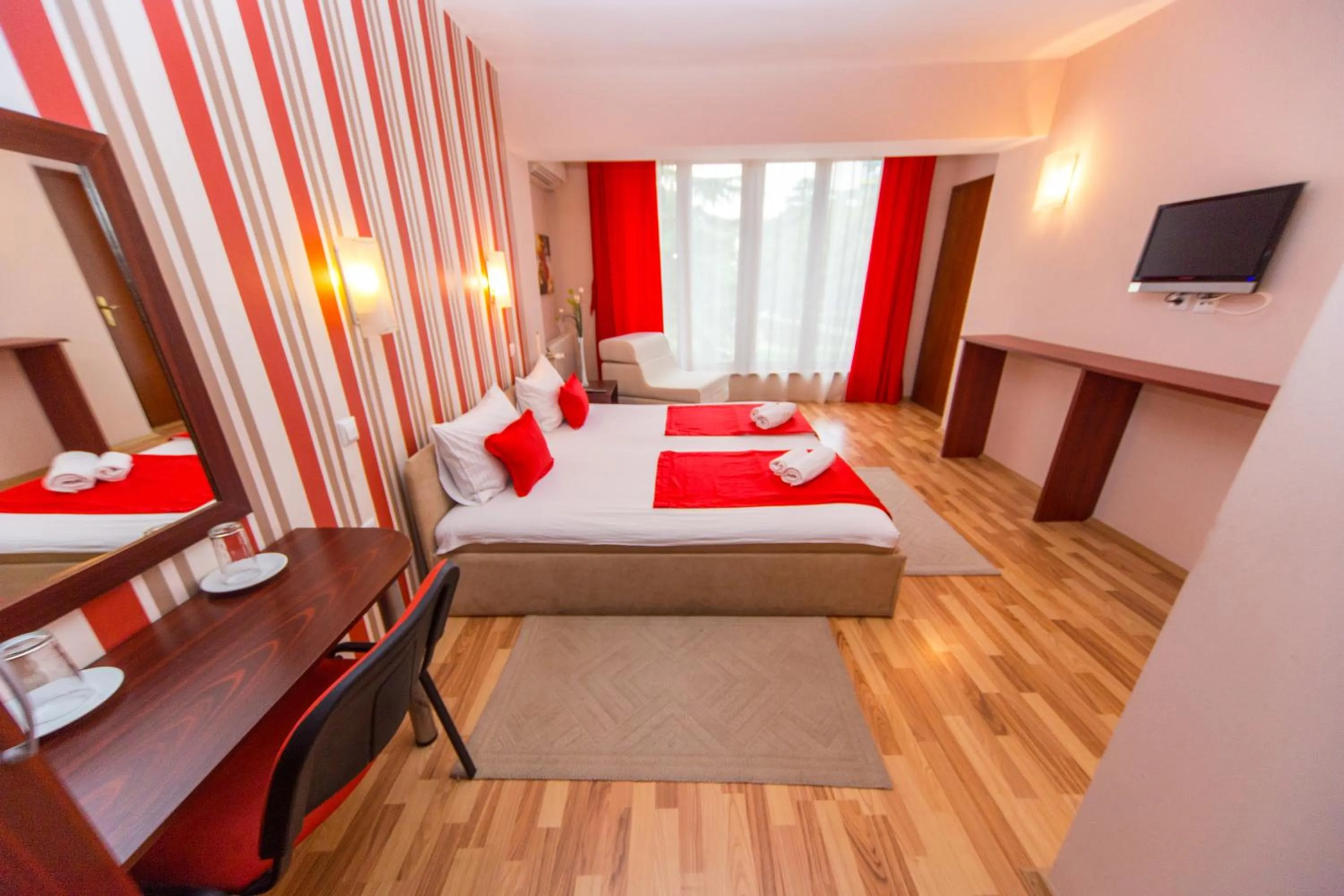 Garden view, Bed in Hotel Pine