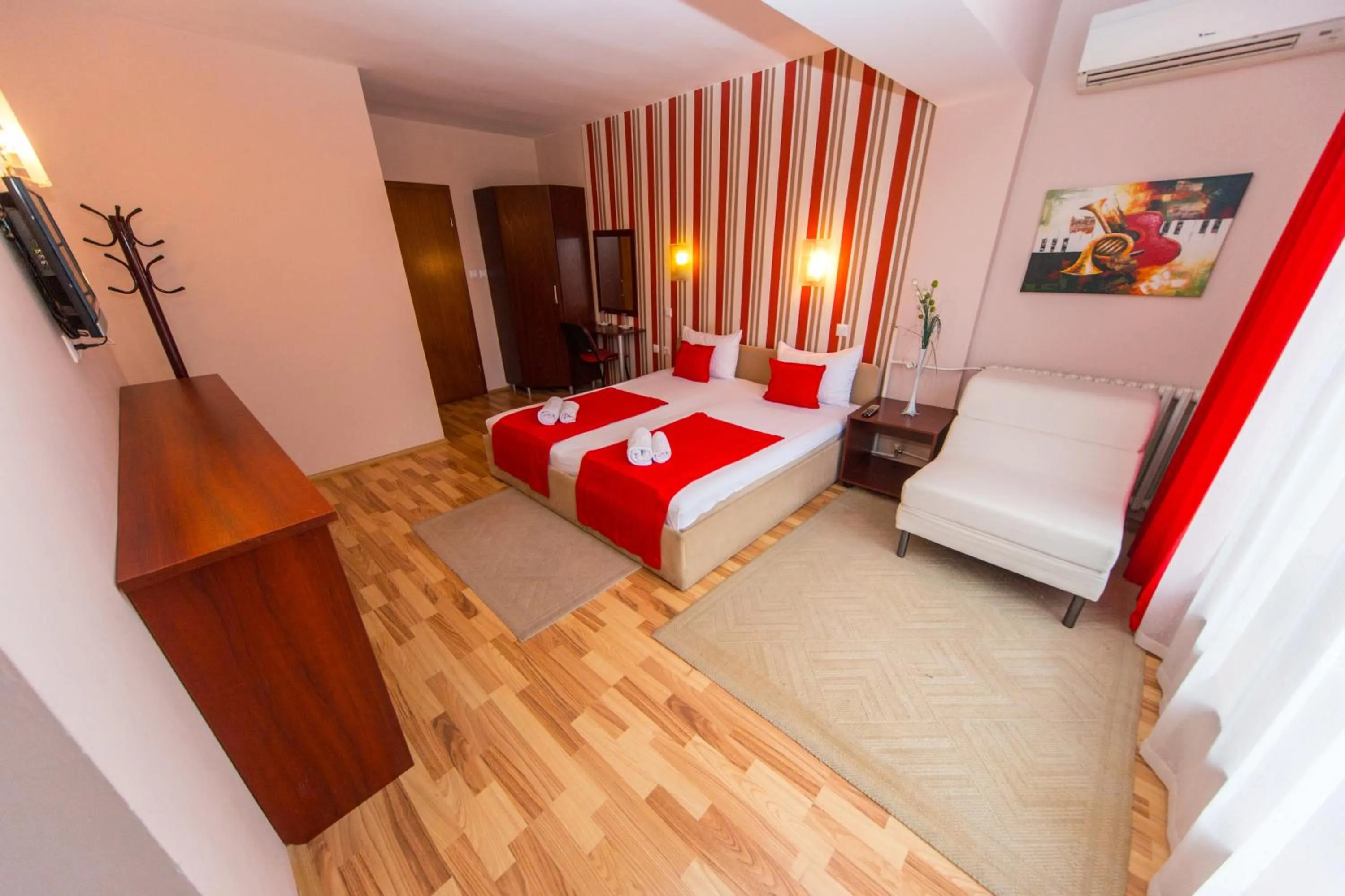 Photo of the whole room, Bed in Hotel Pine