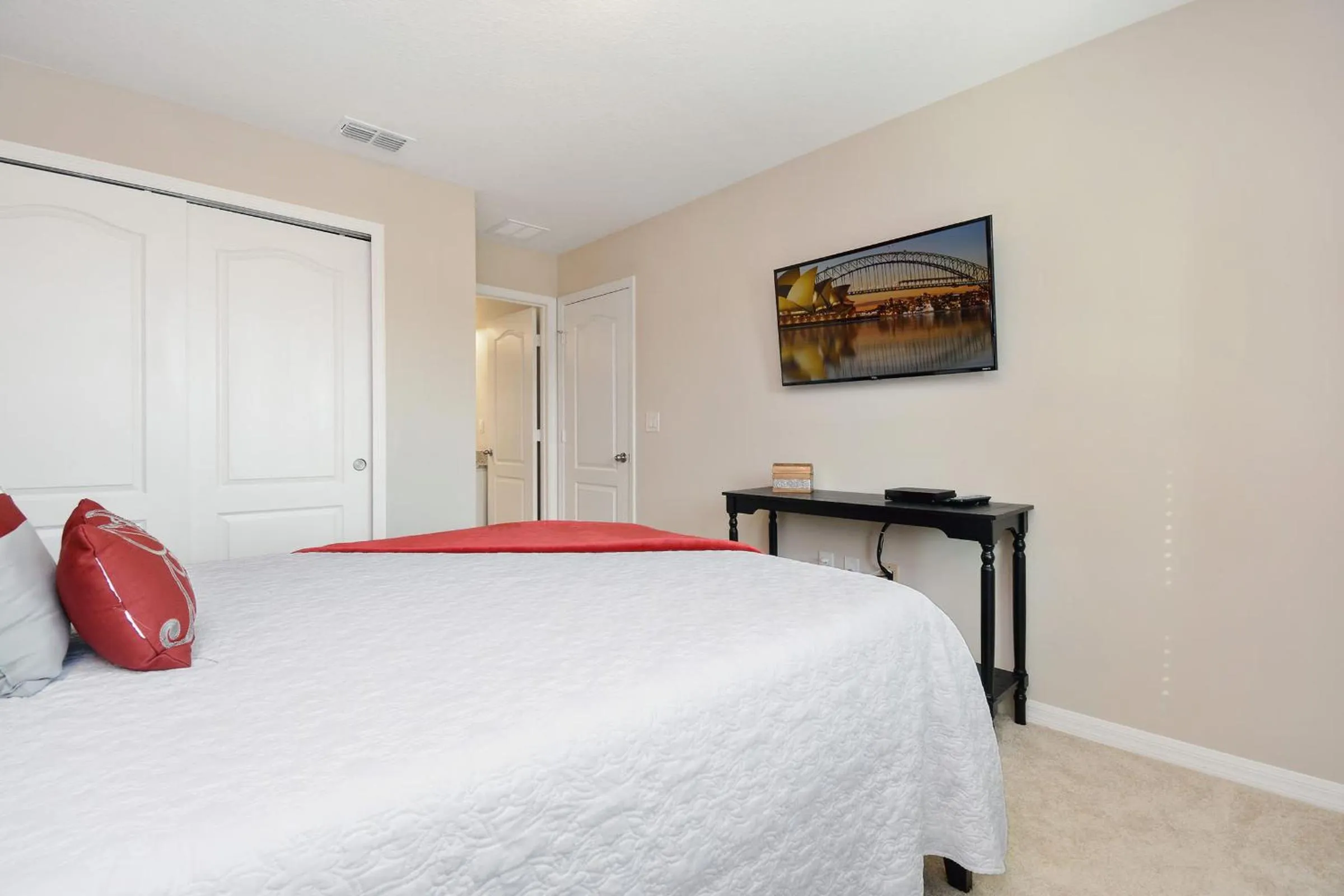 Bed in Four Bedrooms TownHome 5161
