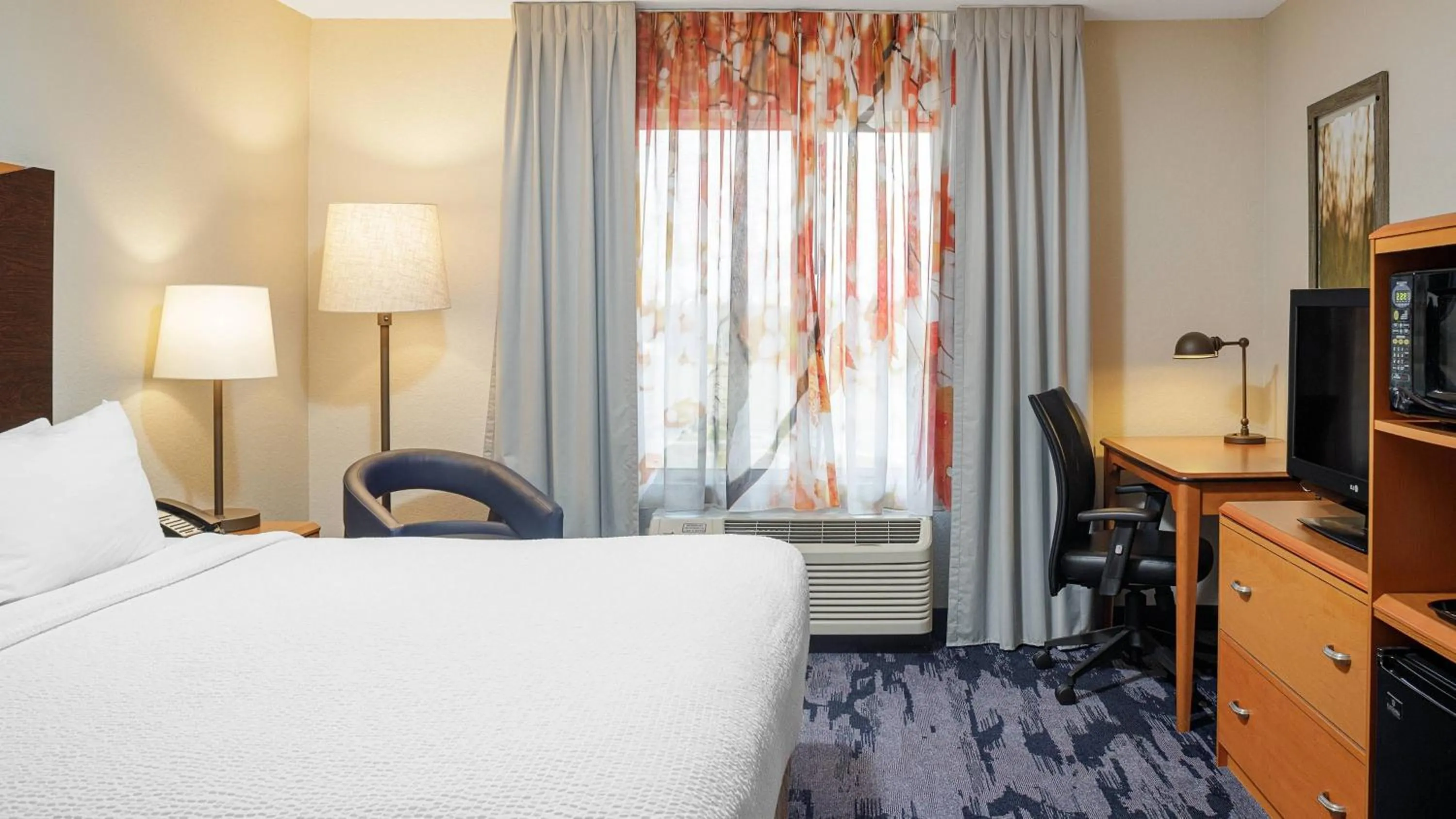 Bedroom, Bed in Fairfield Inn & Suites by Marriott Paducah