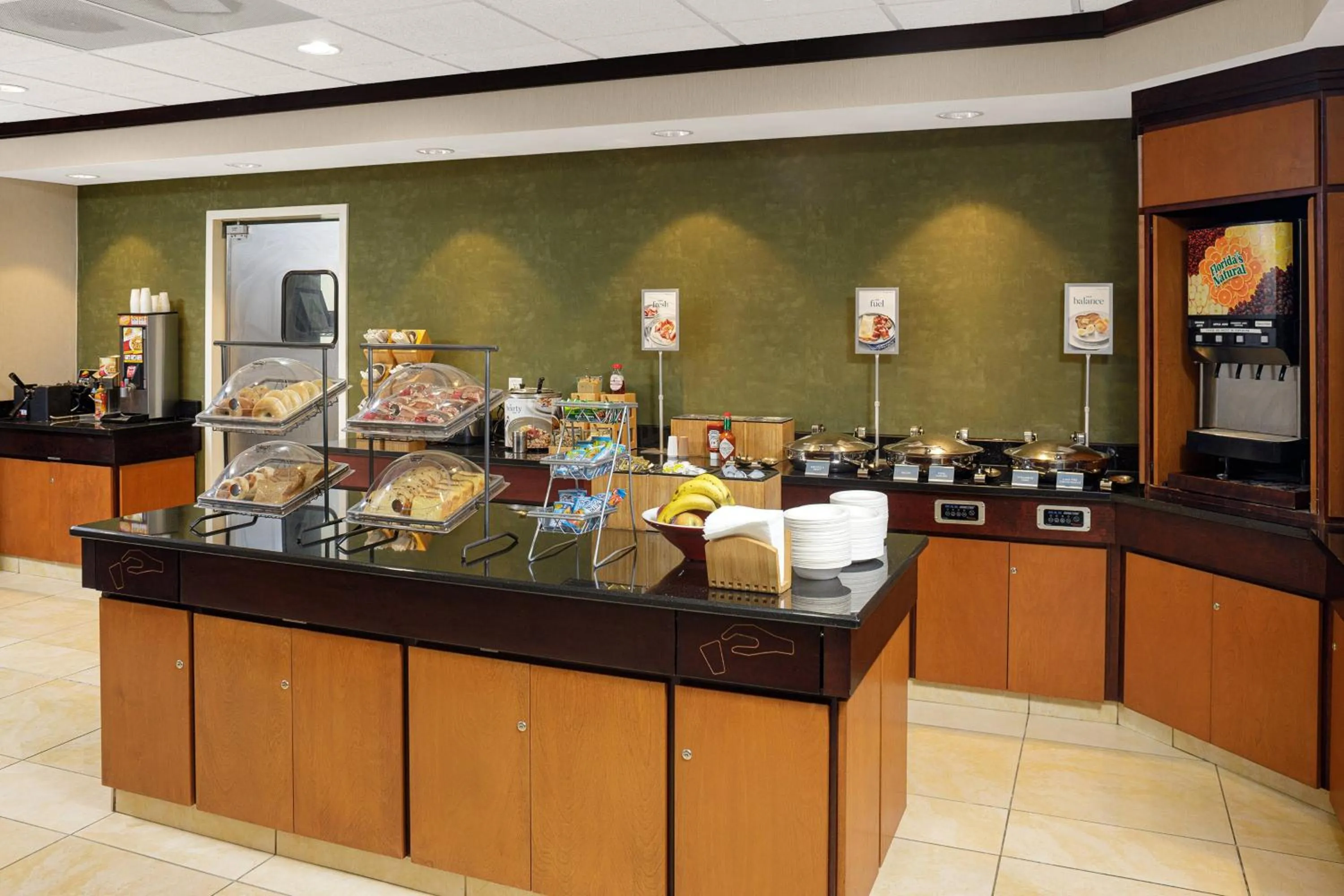Breakfast in Fairfield Inn & Suites by Marriott Paducah