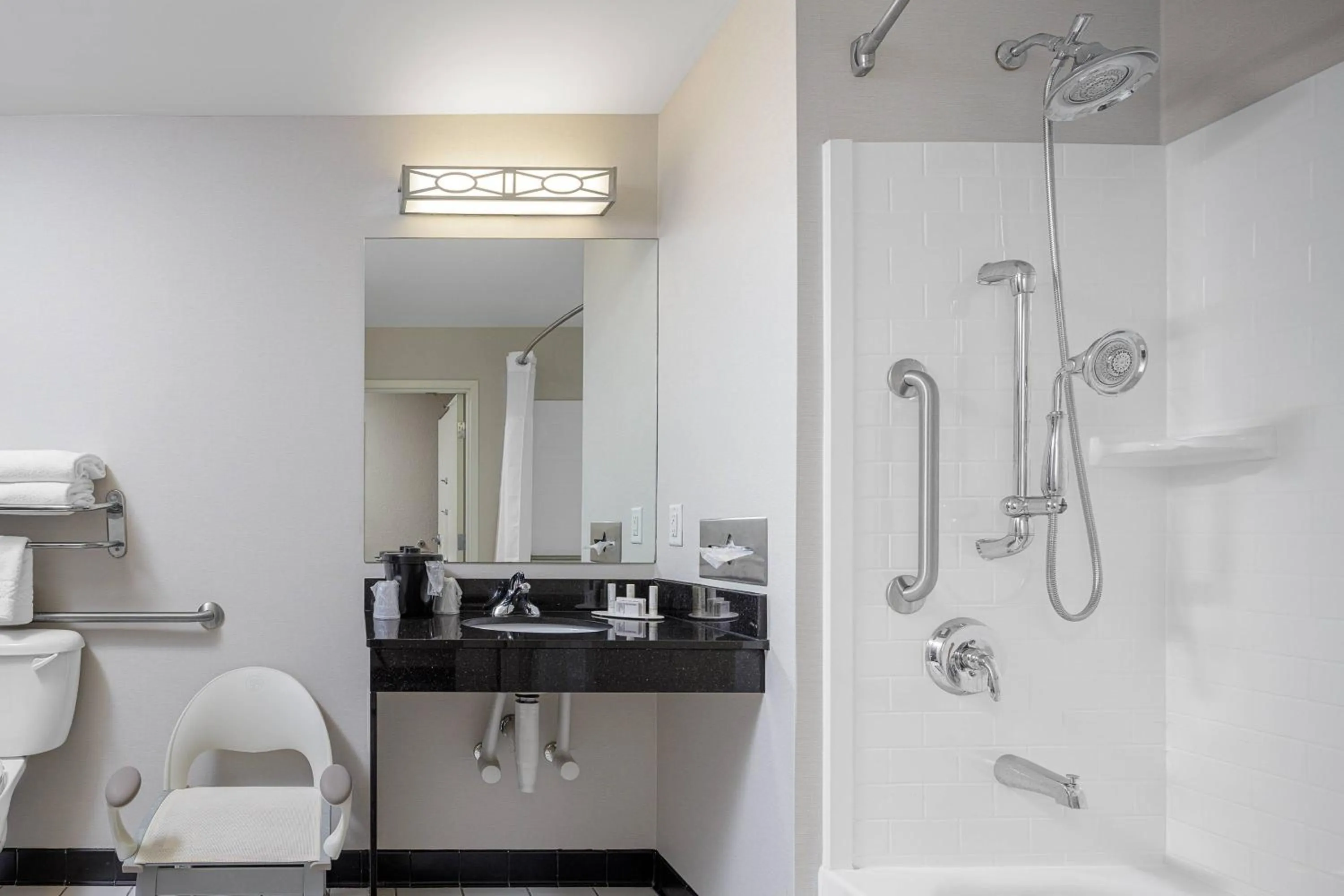 Bathroom in Fairfield Inn & Suites by Marriott Paducah