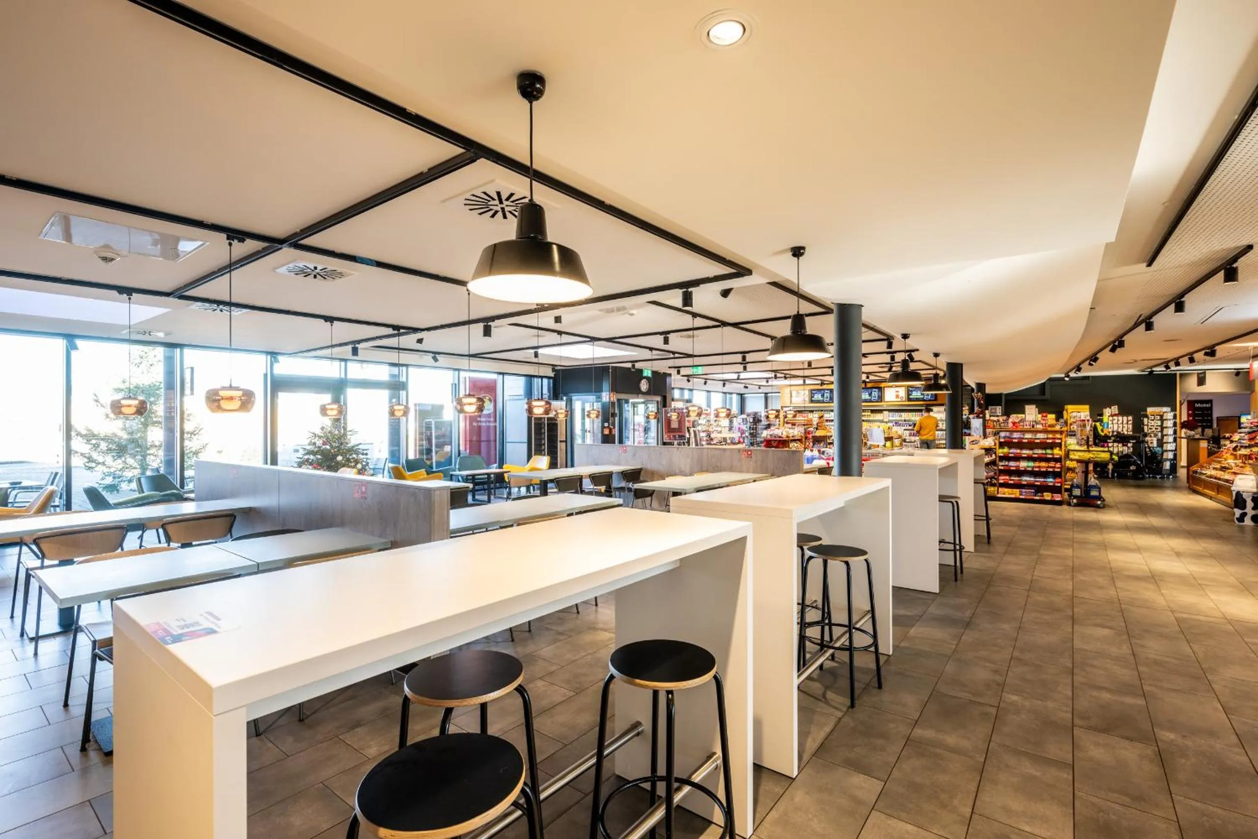 Restaurant/places to eat in Coffee Fellows Hotel Irschenberg Süd