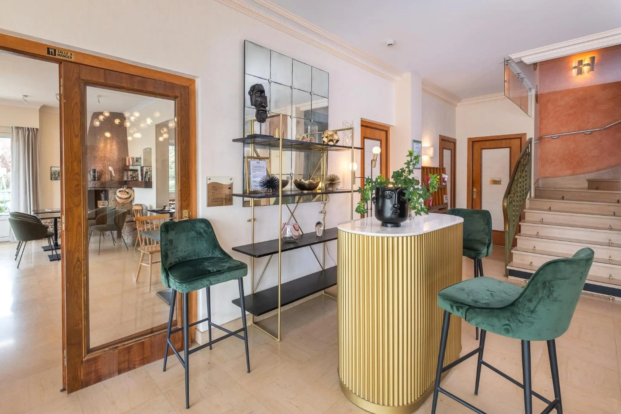 Lounge or bar in Cit'Hotel Logis De Brou, Bourg en Bresse