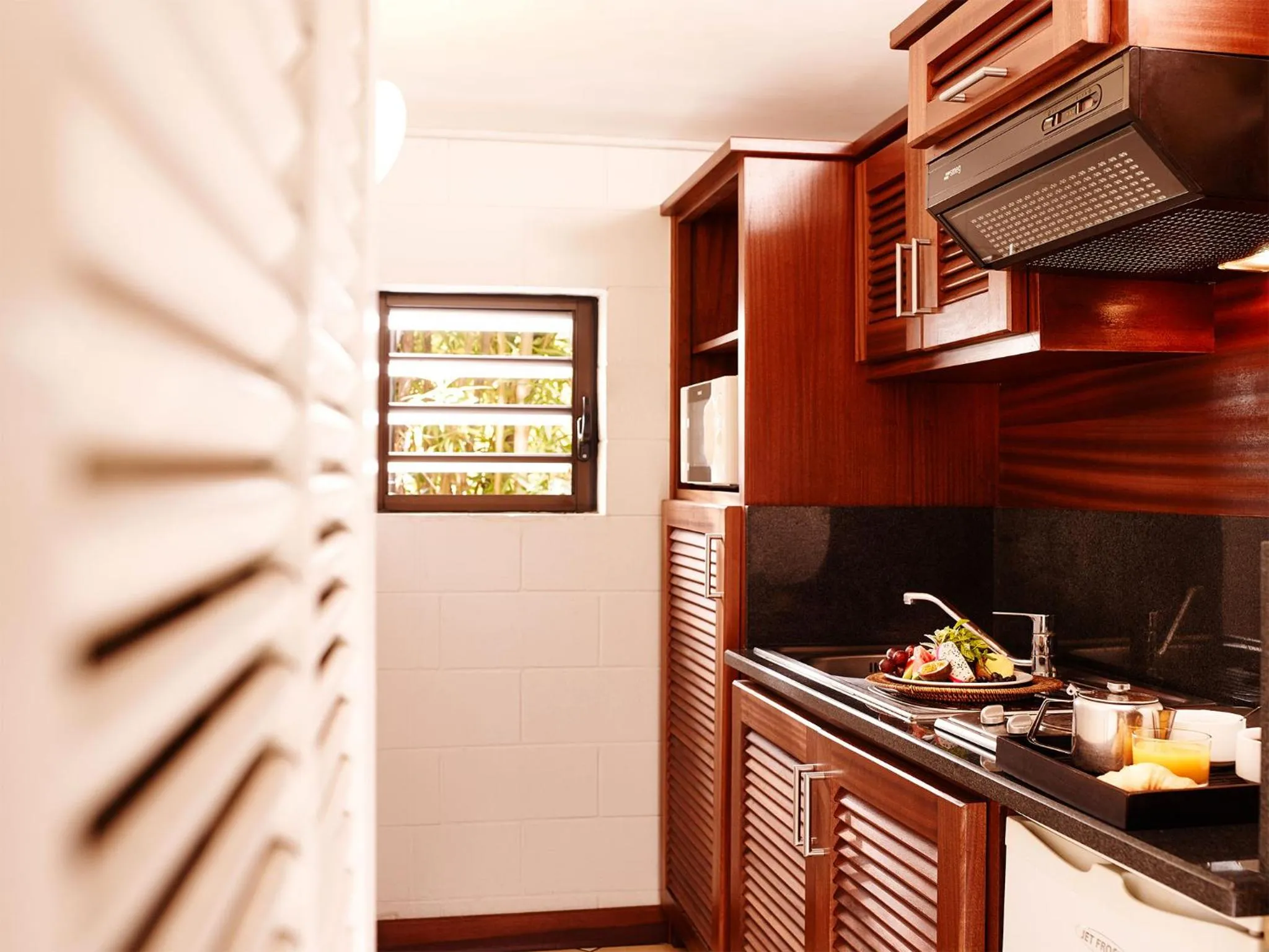 Kitchen or kitchenette in Iloha Seaview Hotel