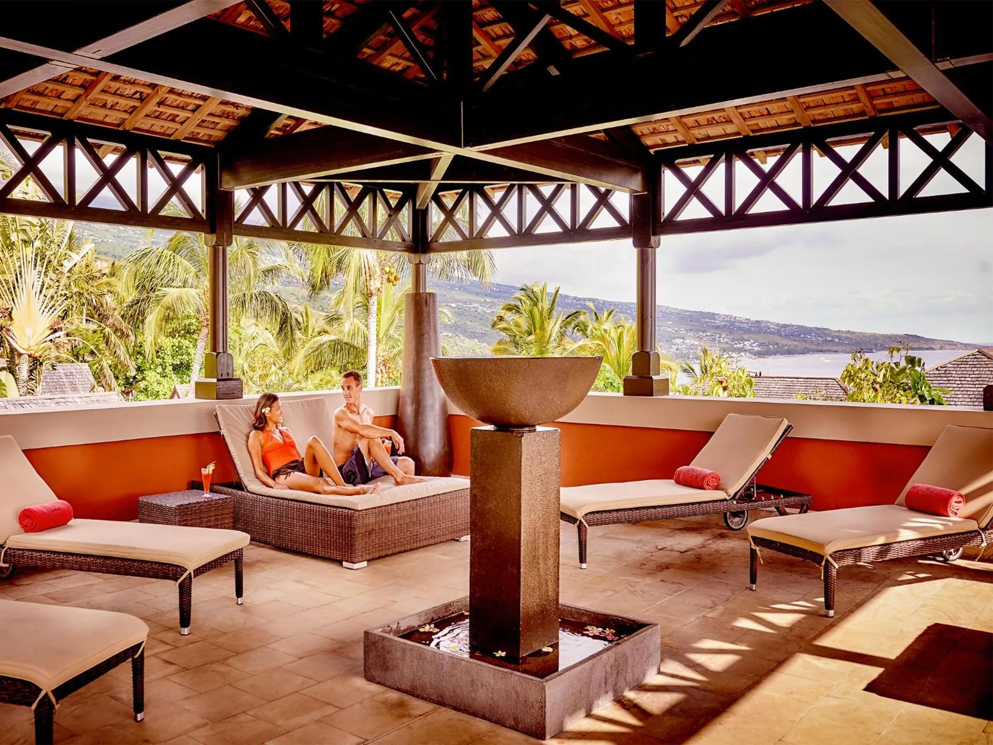 Patio in Iloha Seaview Hotel