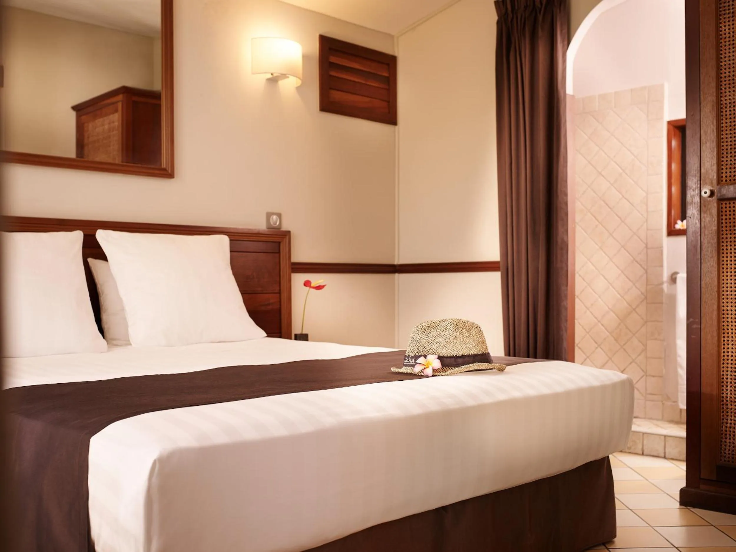 Bedroom, Bed in Iloha Seaview Hotel