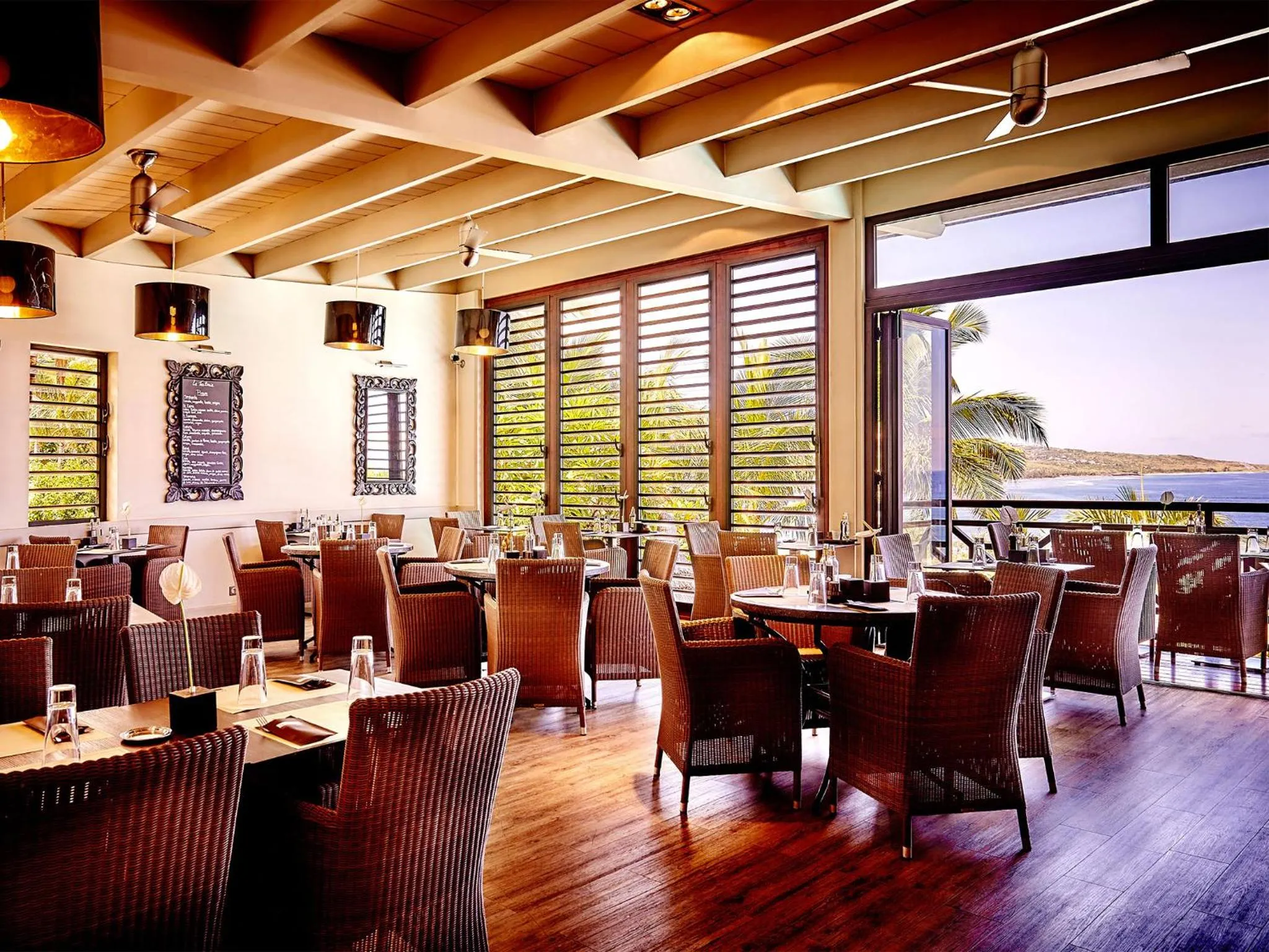 Restaurant/places to eat in Iloha Seaview Hotel