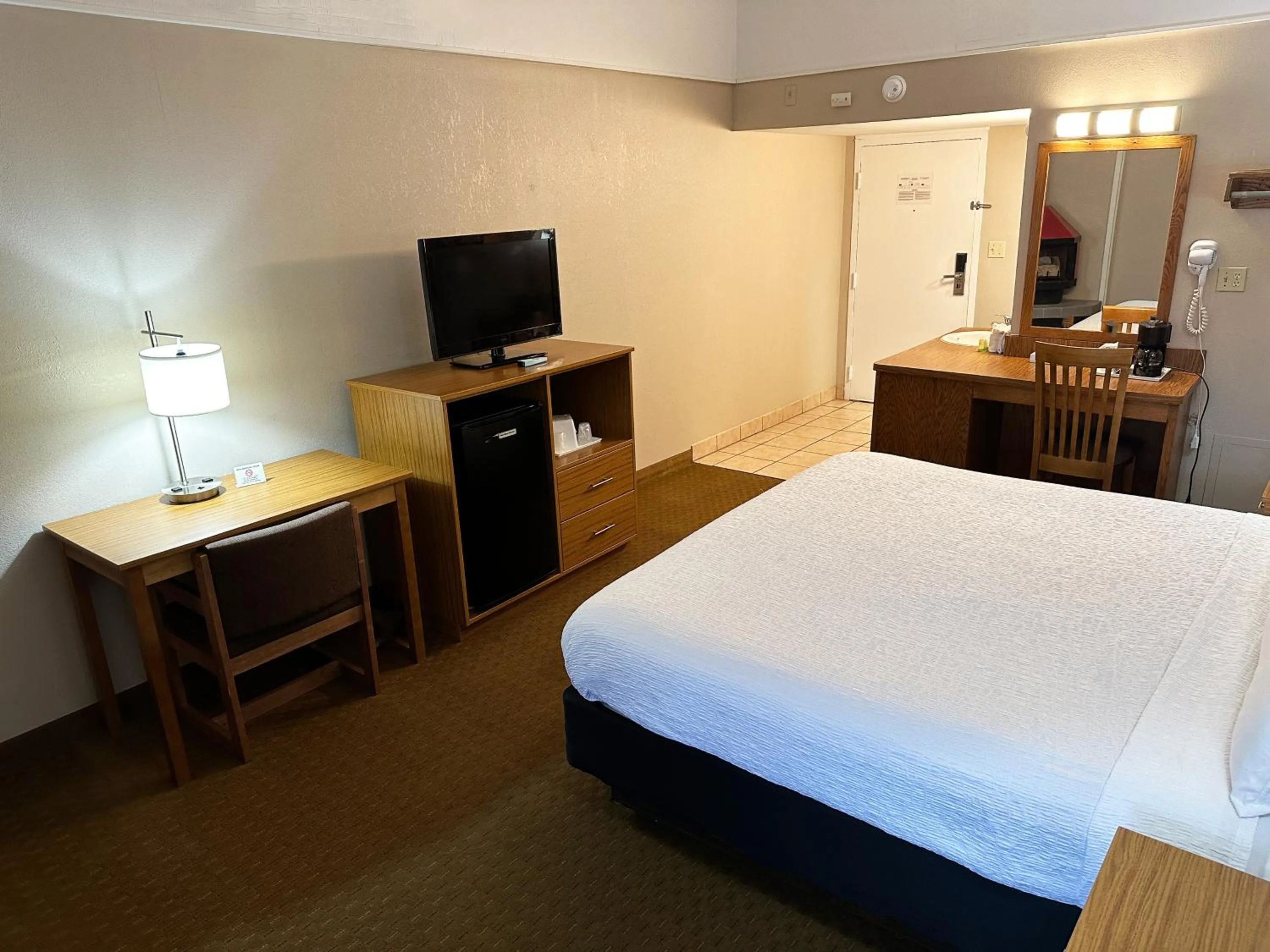 Bedroom, Bed in Sidney James Mountain Lodge