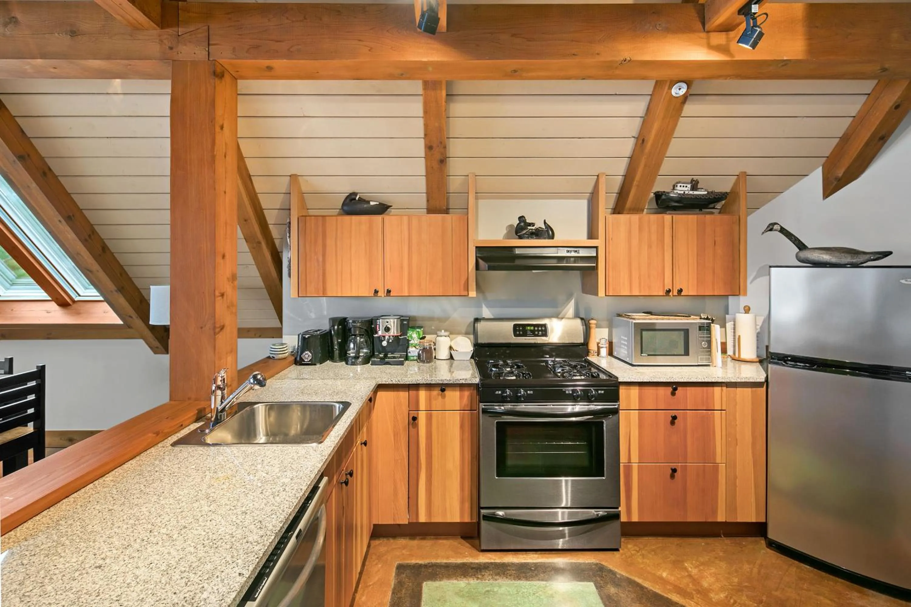 Kitchen or kitchenette in Black Rock Landing