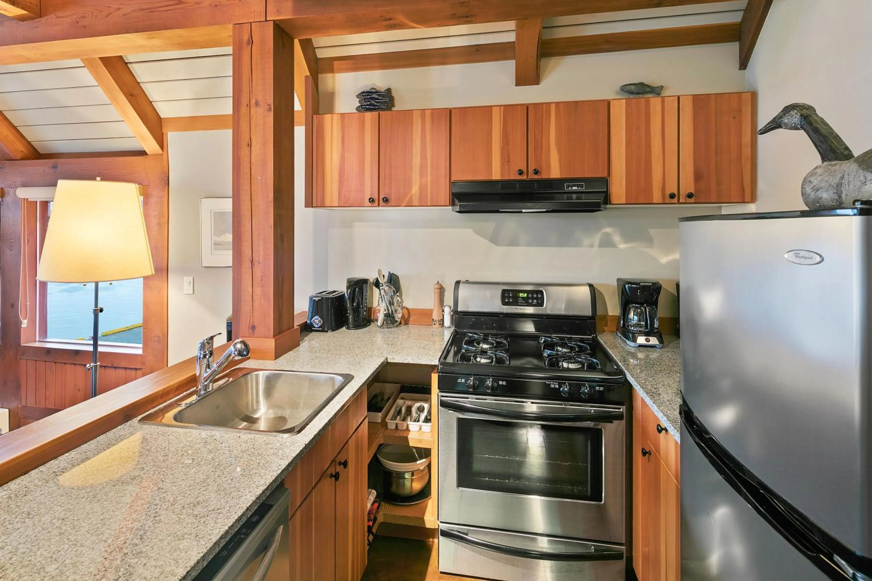 Kitchen or kitchenette in Black Rock Landing