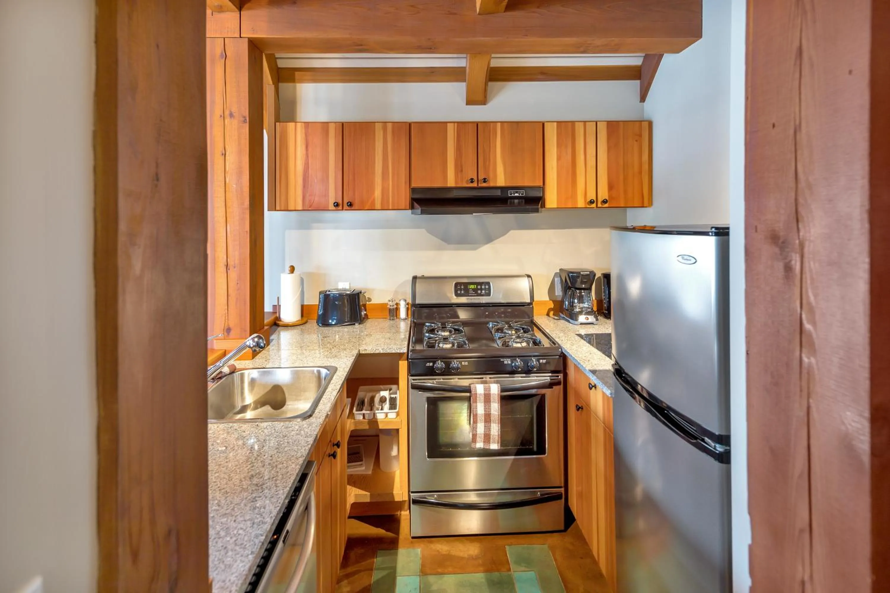 Kitchen or kitchenette in Black Rock Landing