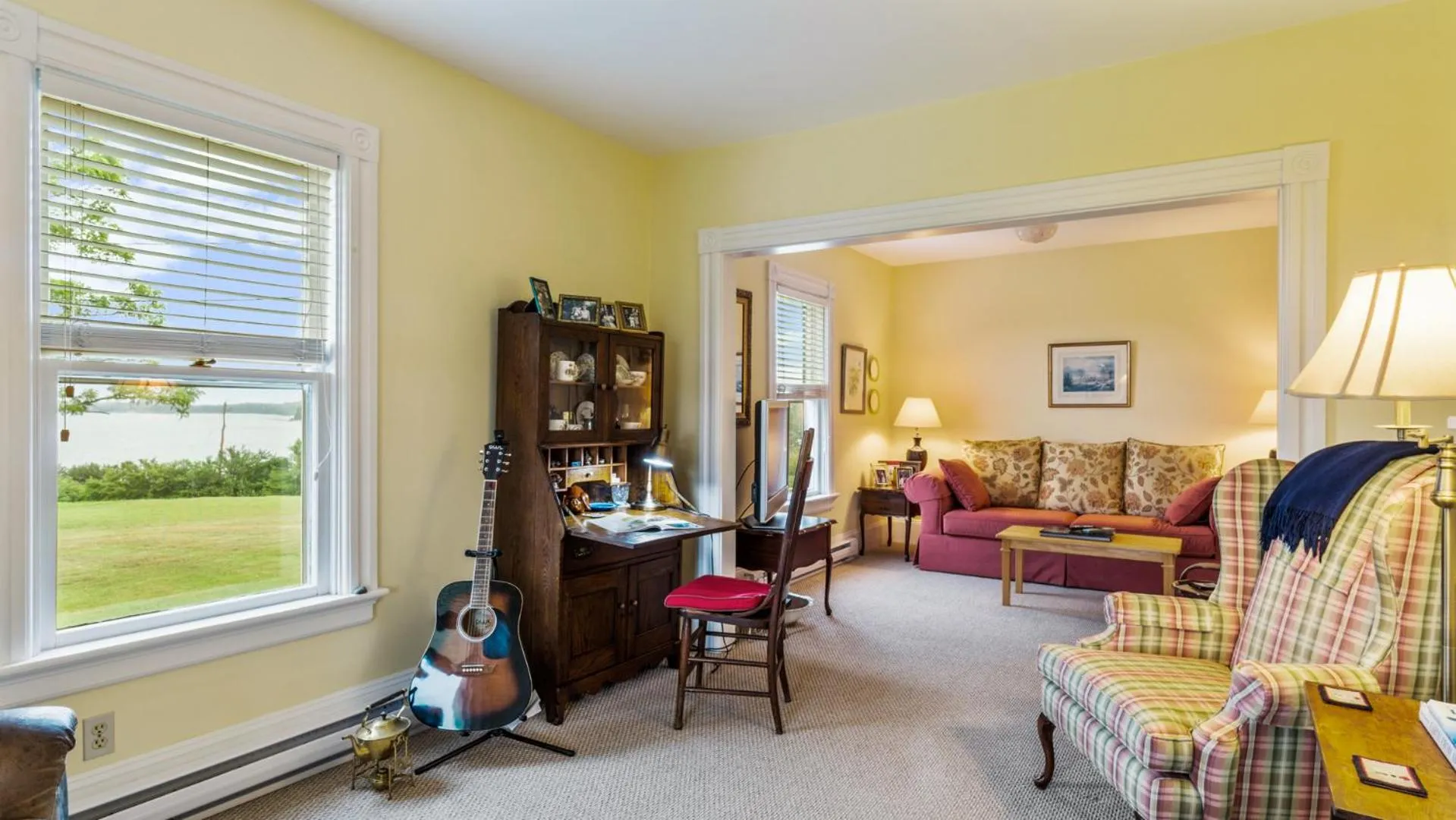 Living room in Bayview Pines Country Inn B&B