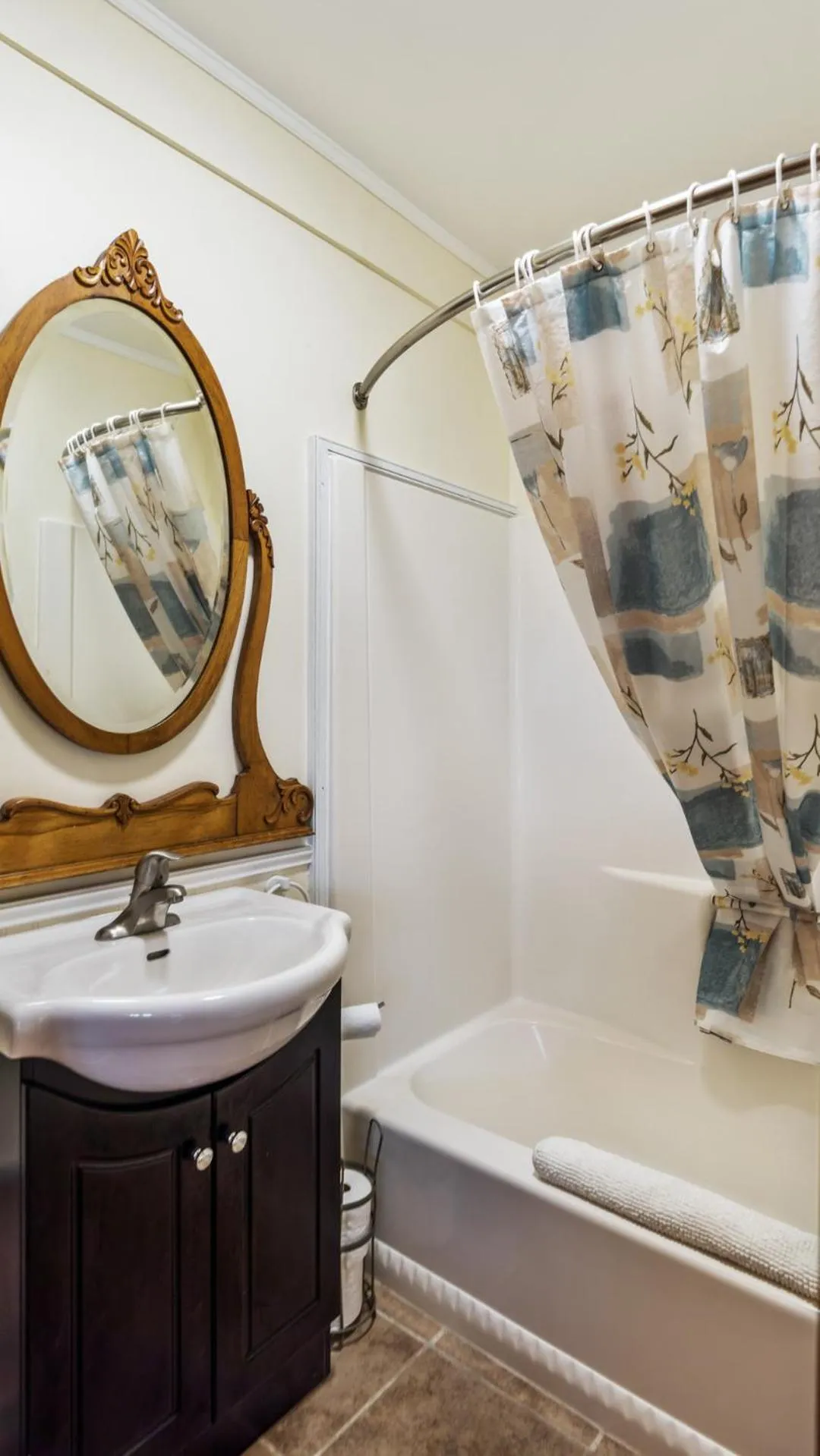 Bathroom in Bayview Pines Country Inn B&B