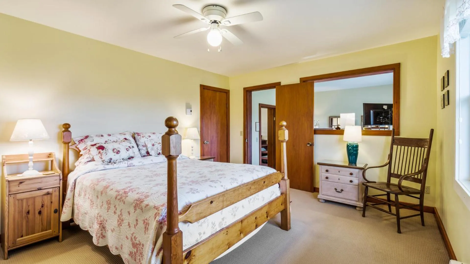 Bedroom, Bed in Bayview Pines Country Inn B&B