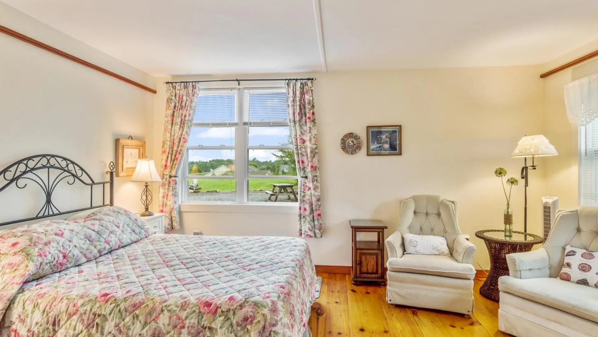 Bedroom, Bed in Bayview Pines Country Inn B&B