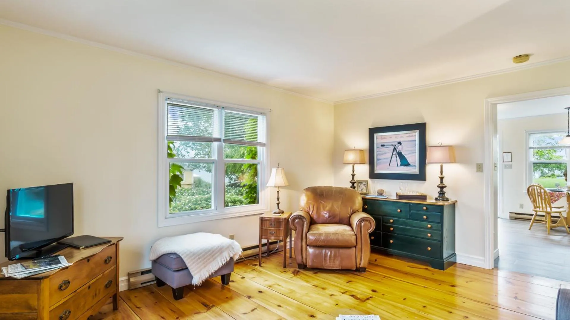 Living room, Bed in Bayview Pines Country Inn B&B