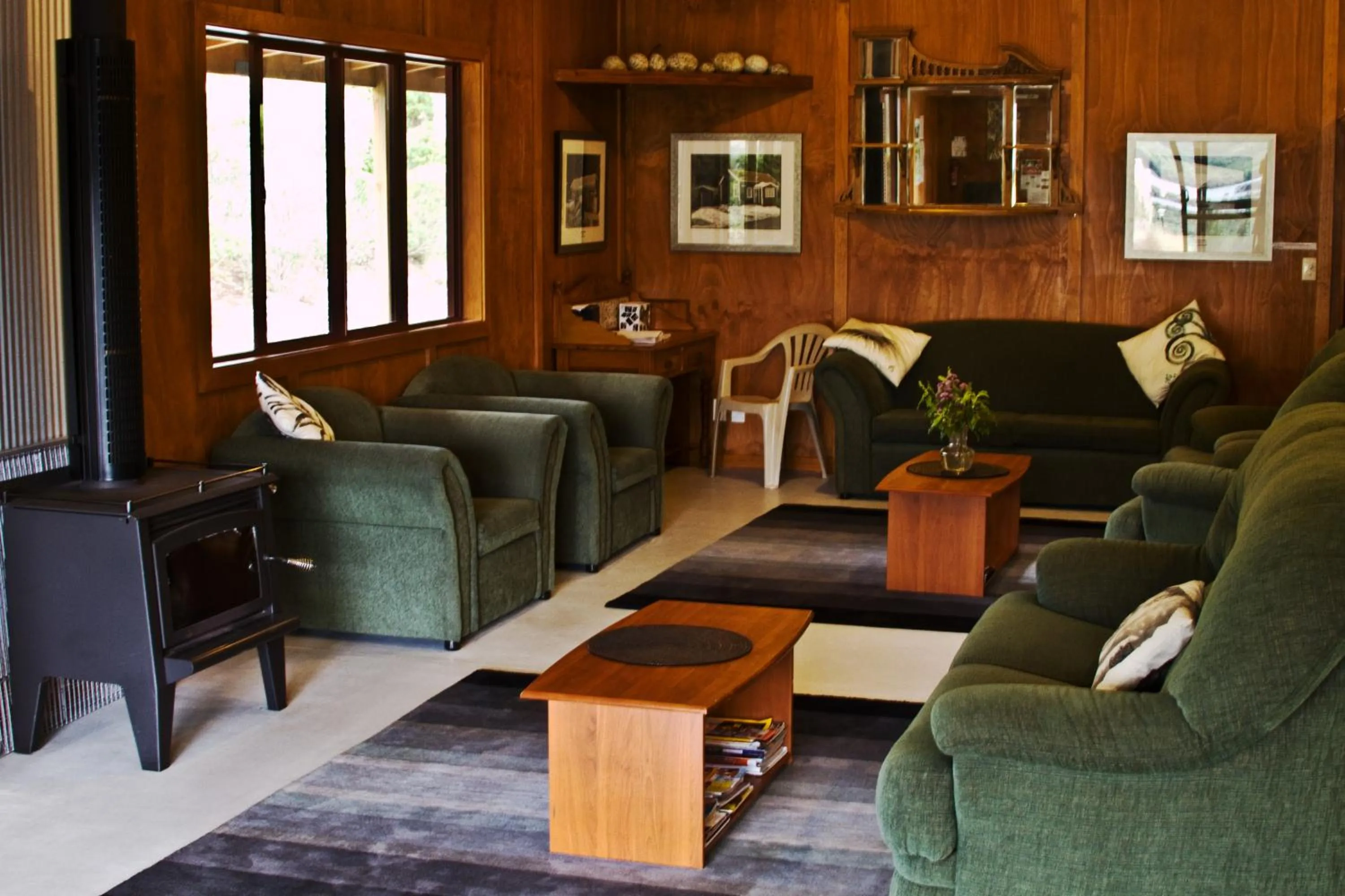 Communal lounge/ TV room in Jackson's Retreat Alpine Holiday Park
