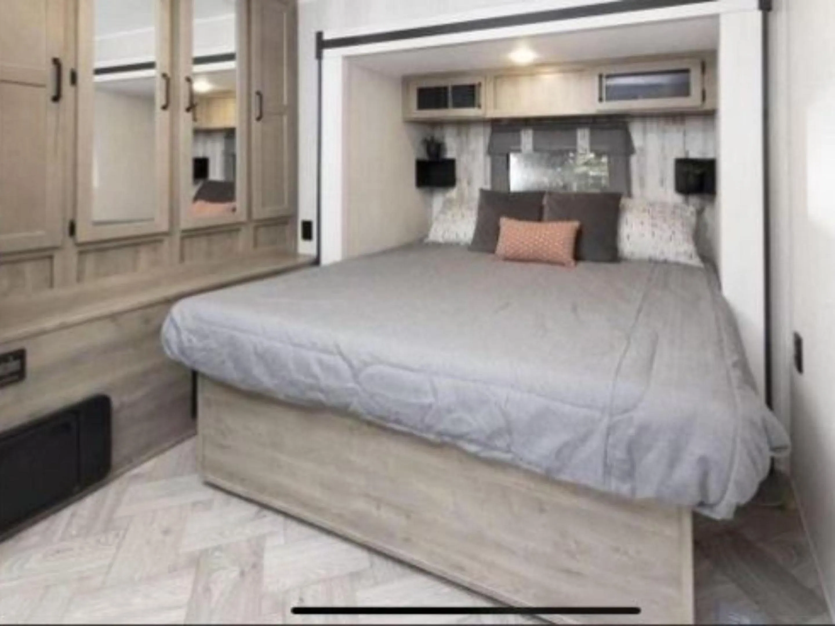 Bed in Jackson's Retreat Alpine Holiday Park