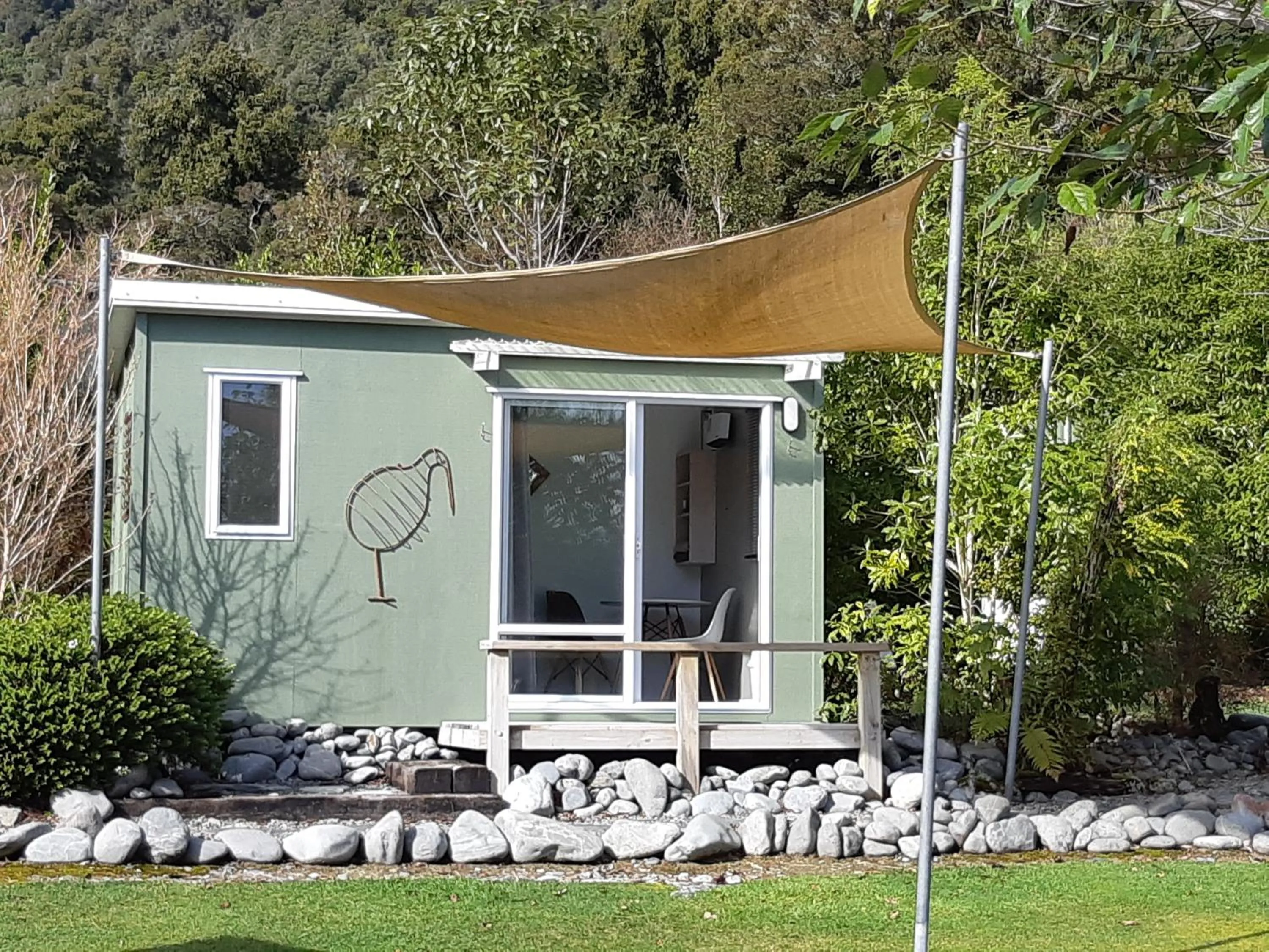 Property building in Jackson's Retreat Alpine Holiday Park