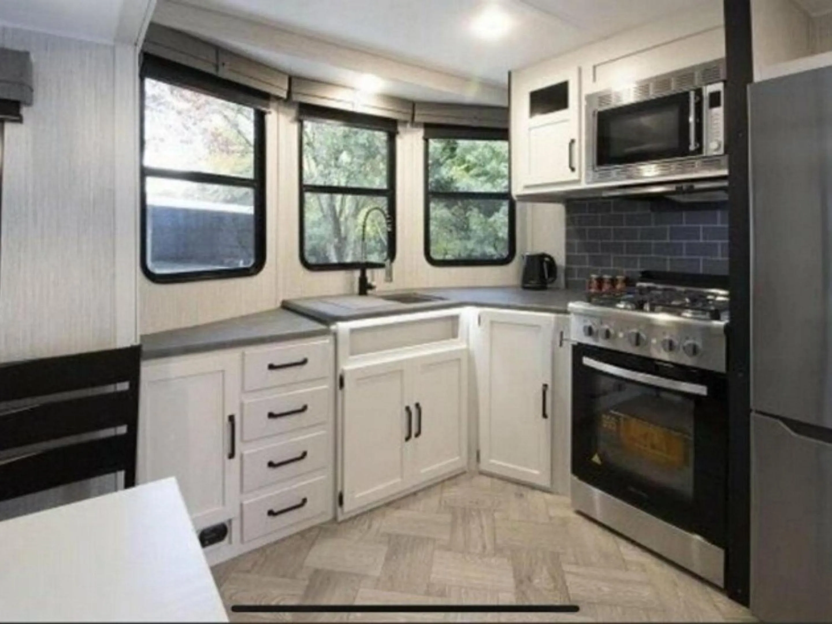 Kitchen or kitchenette in Jackson's Retreat Alpine Holiday Park