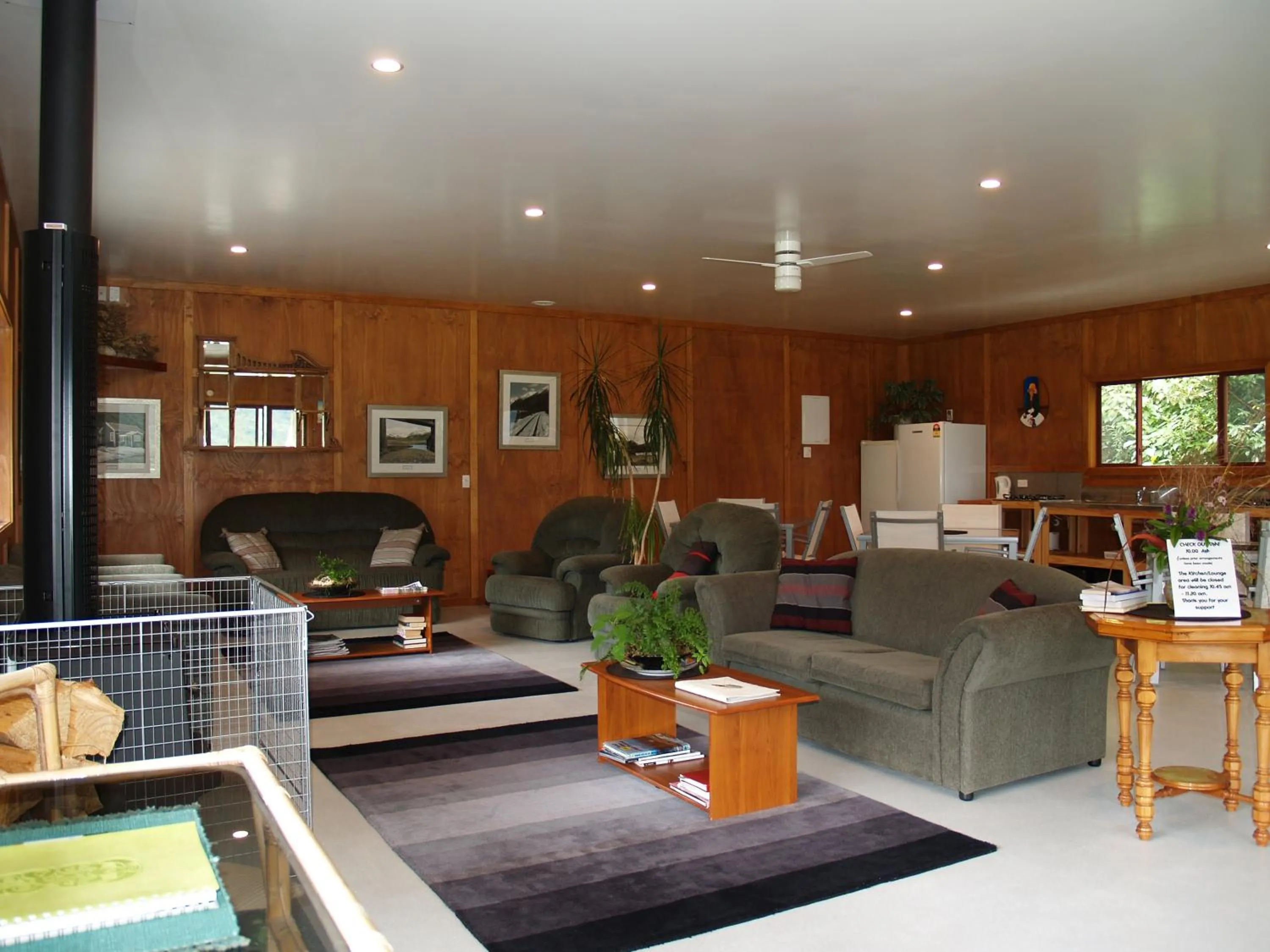 Communal lounge/ TV room in Jackson's Retreat Alpine Holiday Park