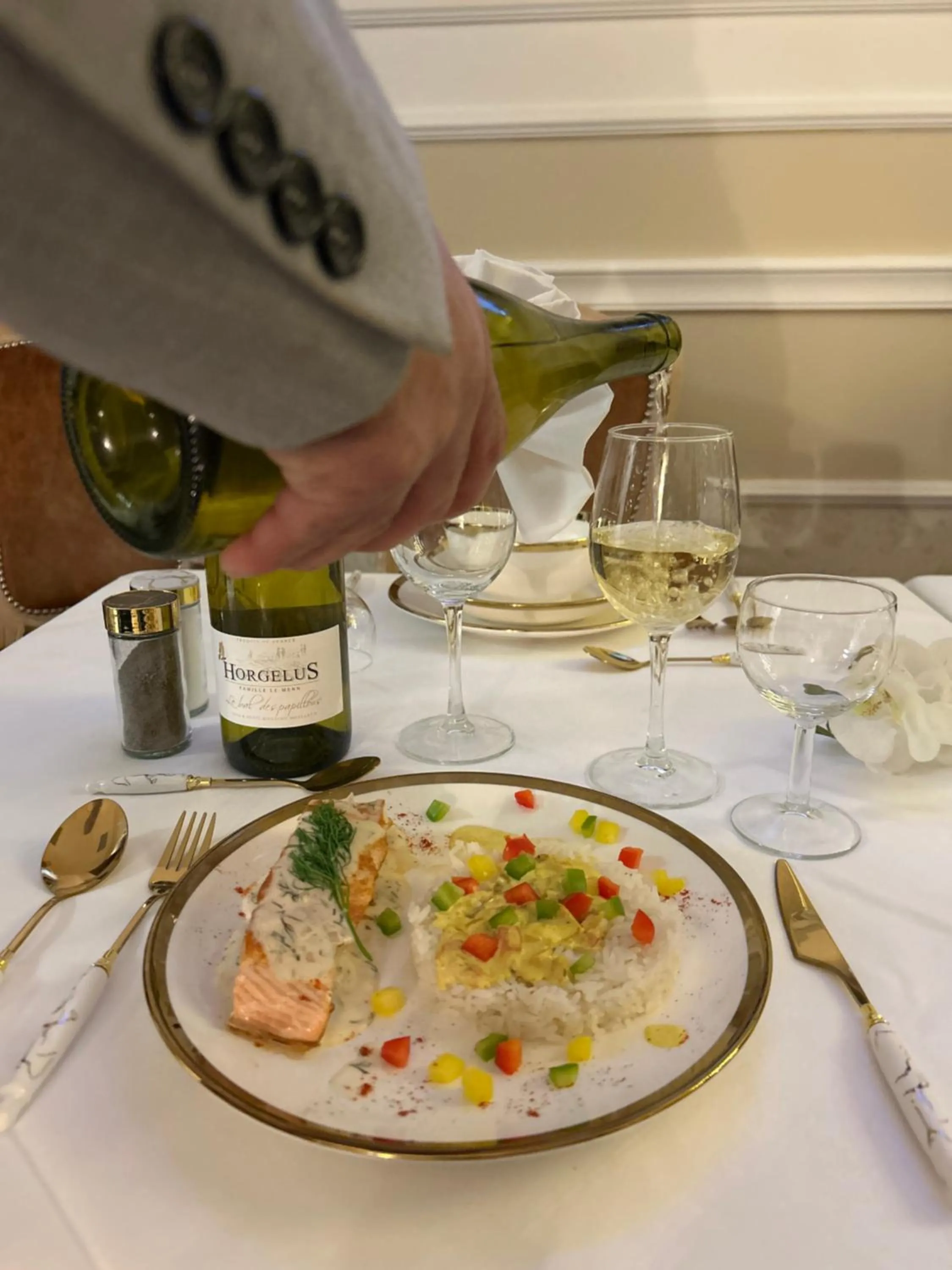 Food and drinks in Hôtel De Champagne