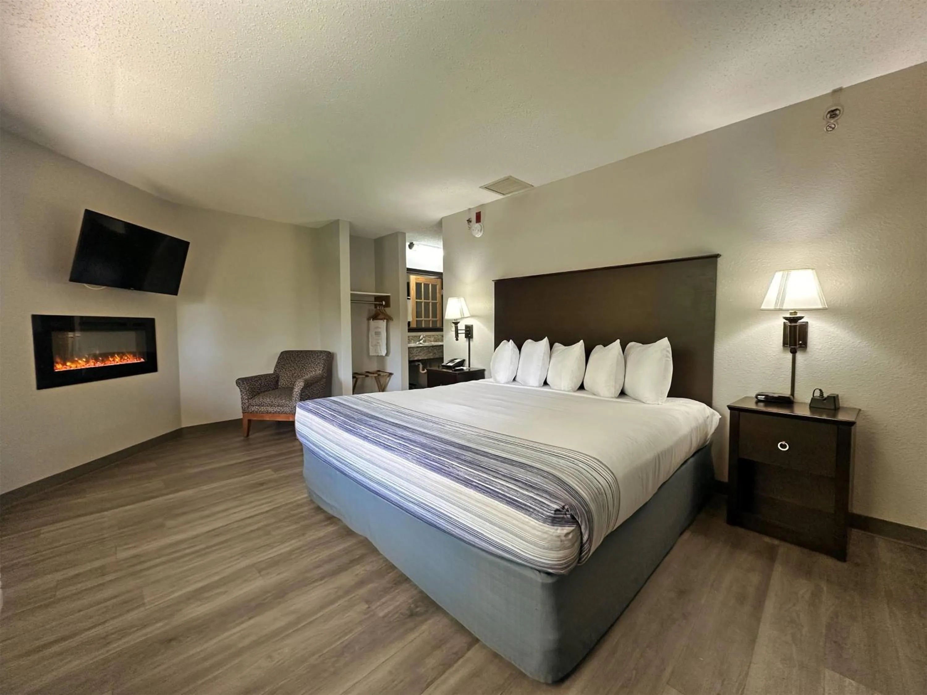 Photo of the whole room, Bed in AmericInn by Wyndham Menominee