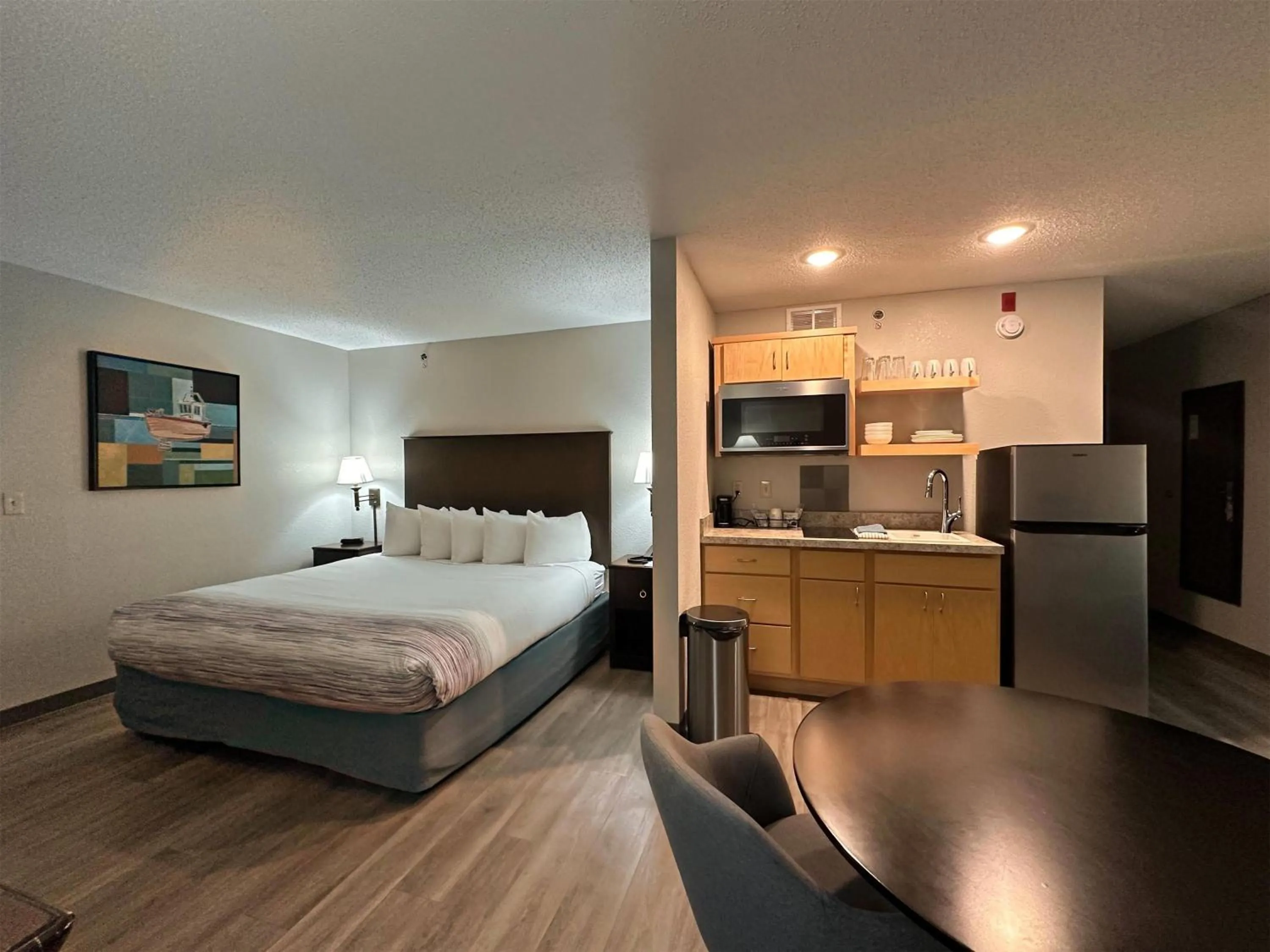 Photo of the whole room, Bed in AmericInn by Wyndham Menominee