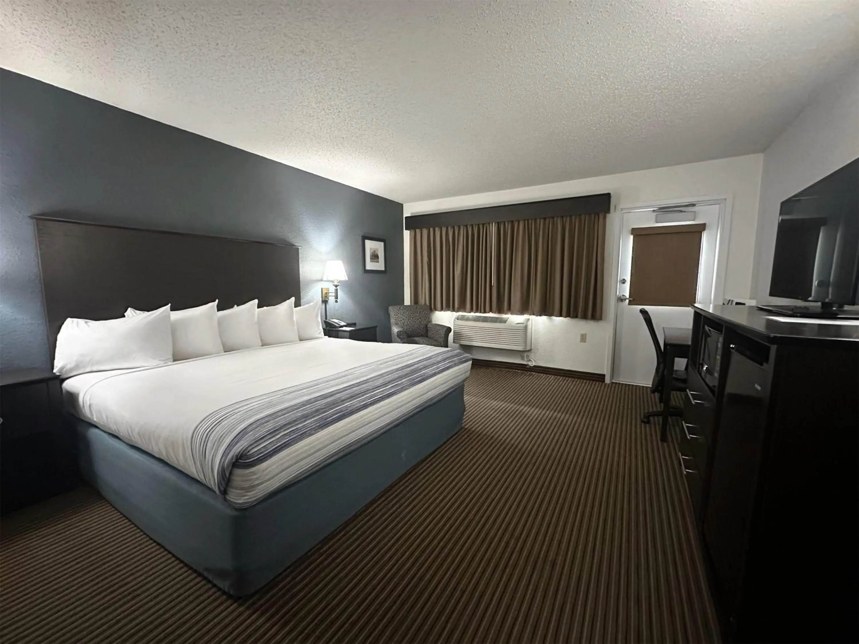 Photo of the whole room, Bed in AmericInn by Wyndham Menominee