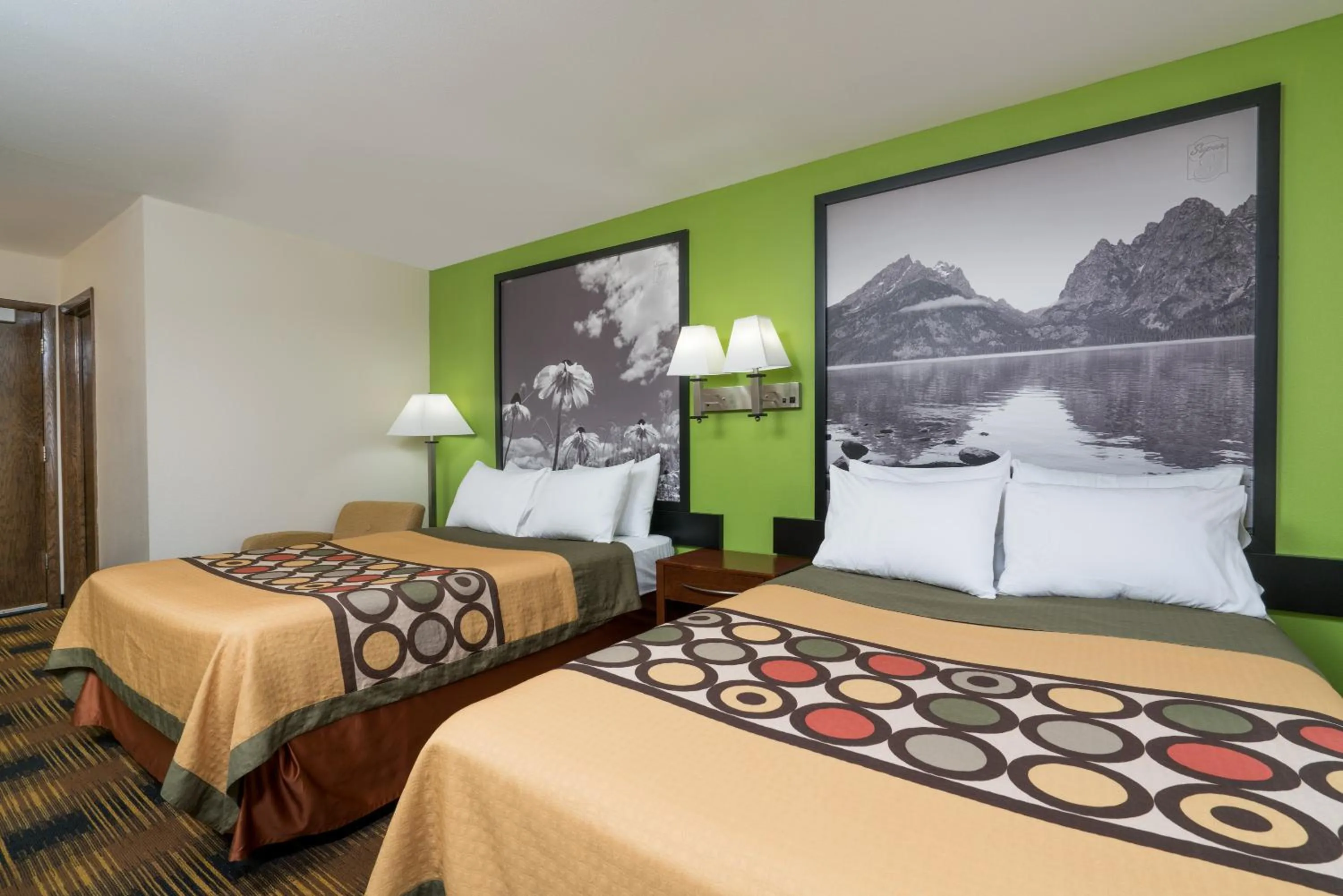 Bed in Super 8 by Wyndham Rochester Mayo Clinic Area