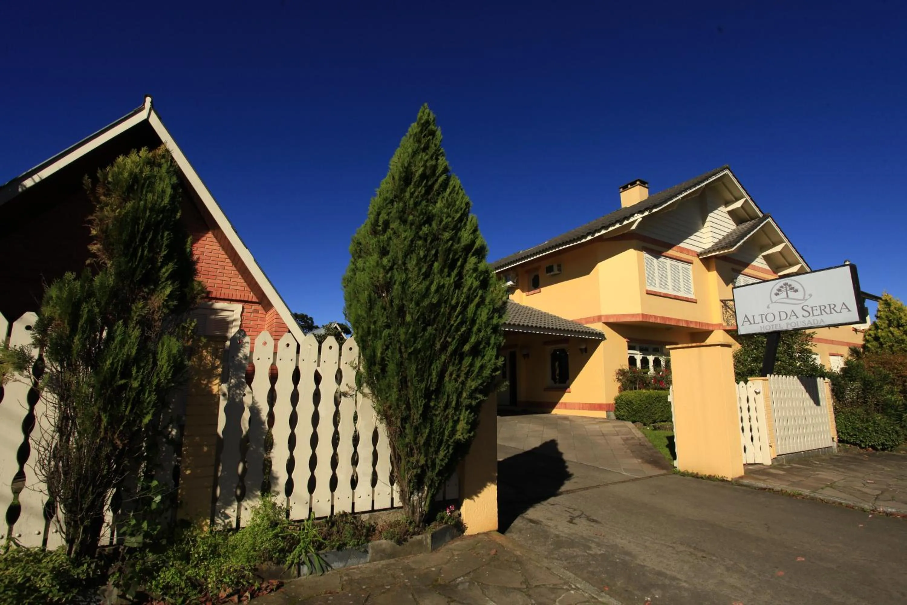 Property building in Hotel Cabanas Alto Da Serra