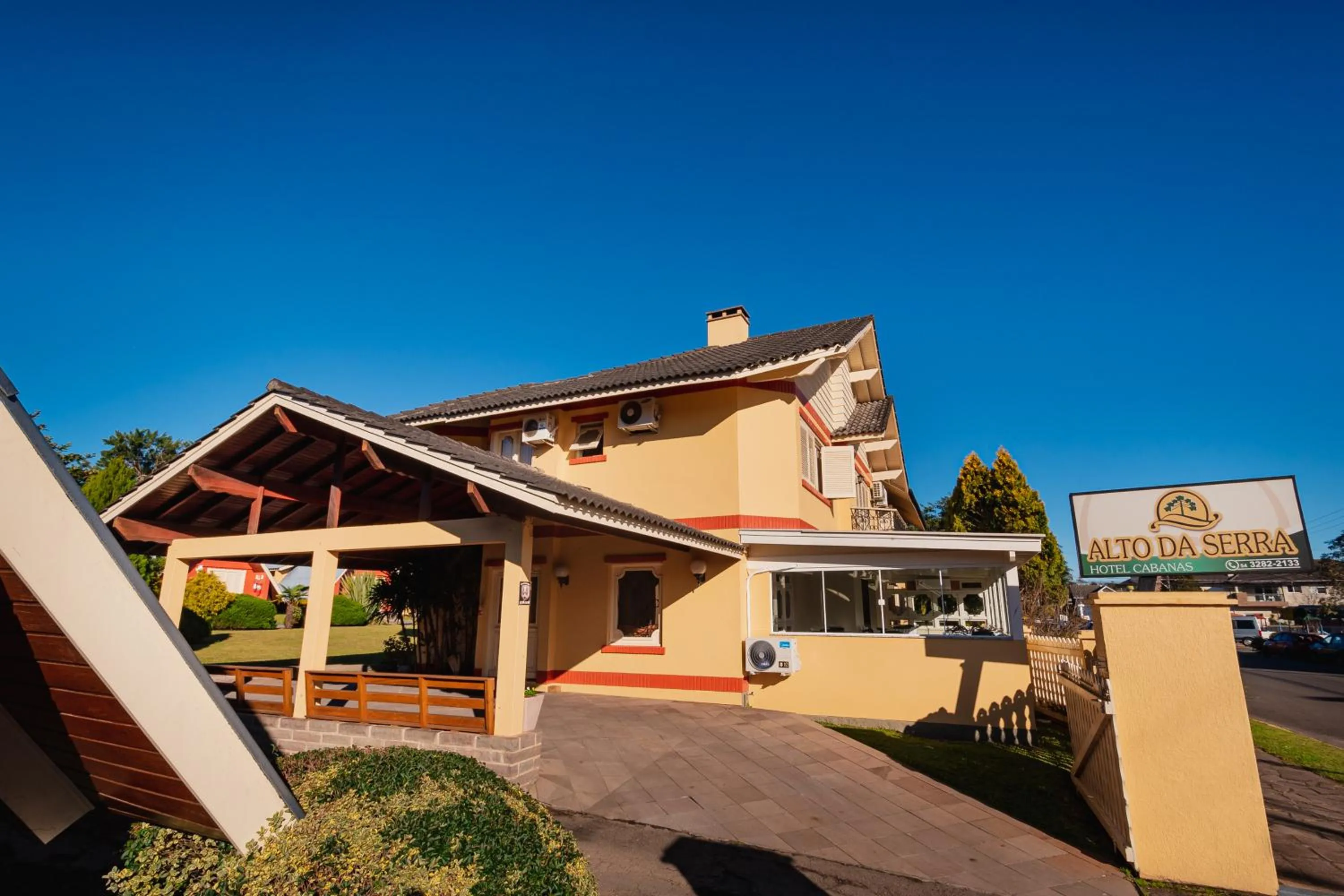 Property building in Hotel Cabanas Alto Da Serra