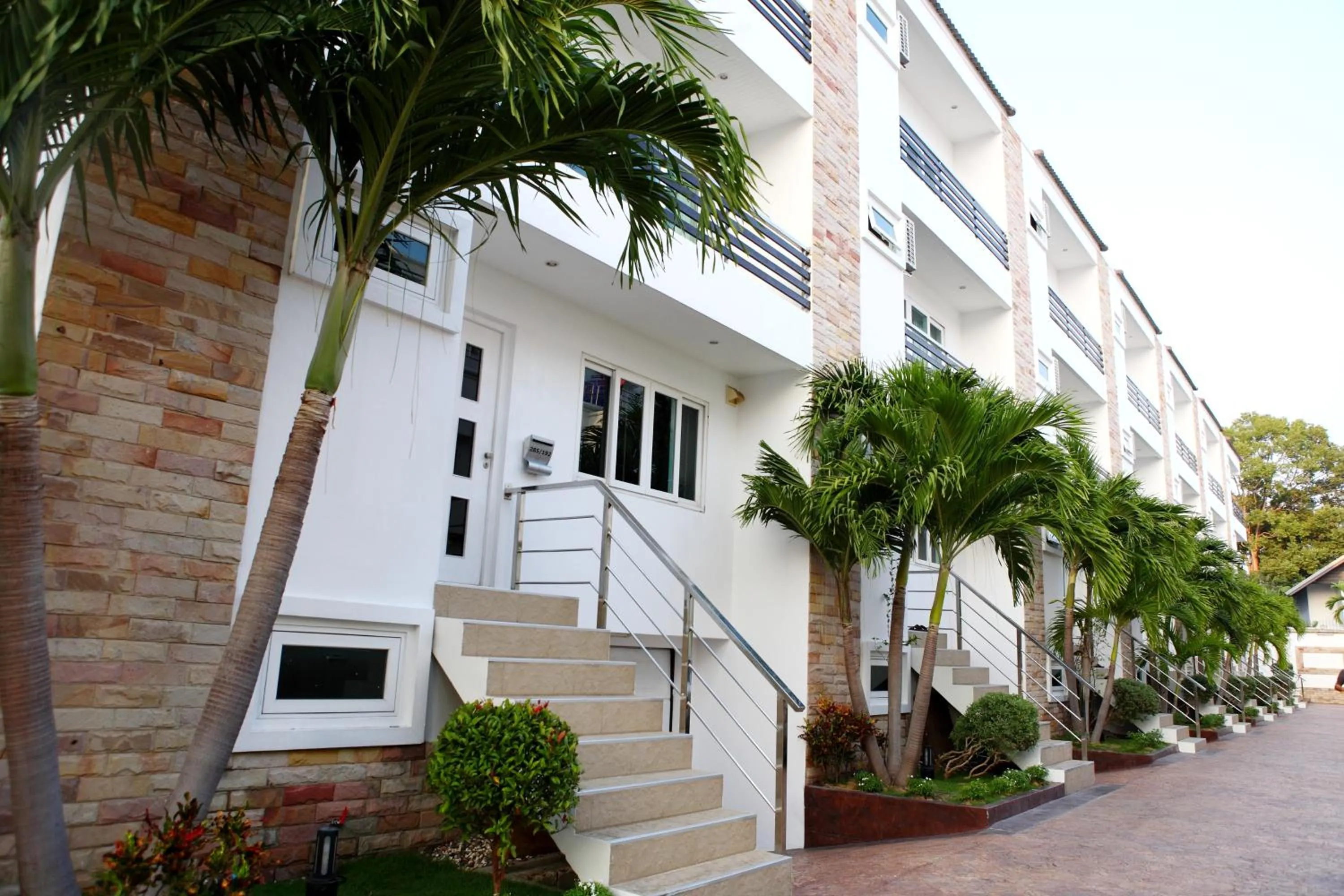 Property building in Wongamat Pool Villas By Pattaya Sunny Rentals