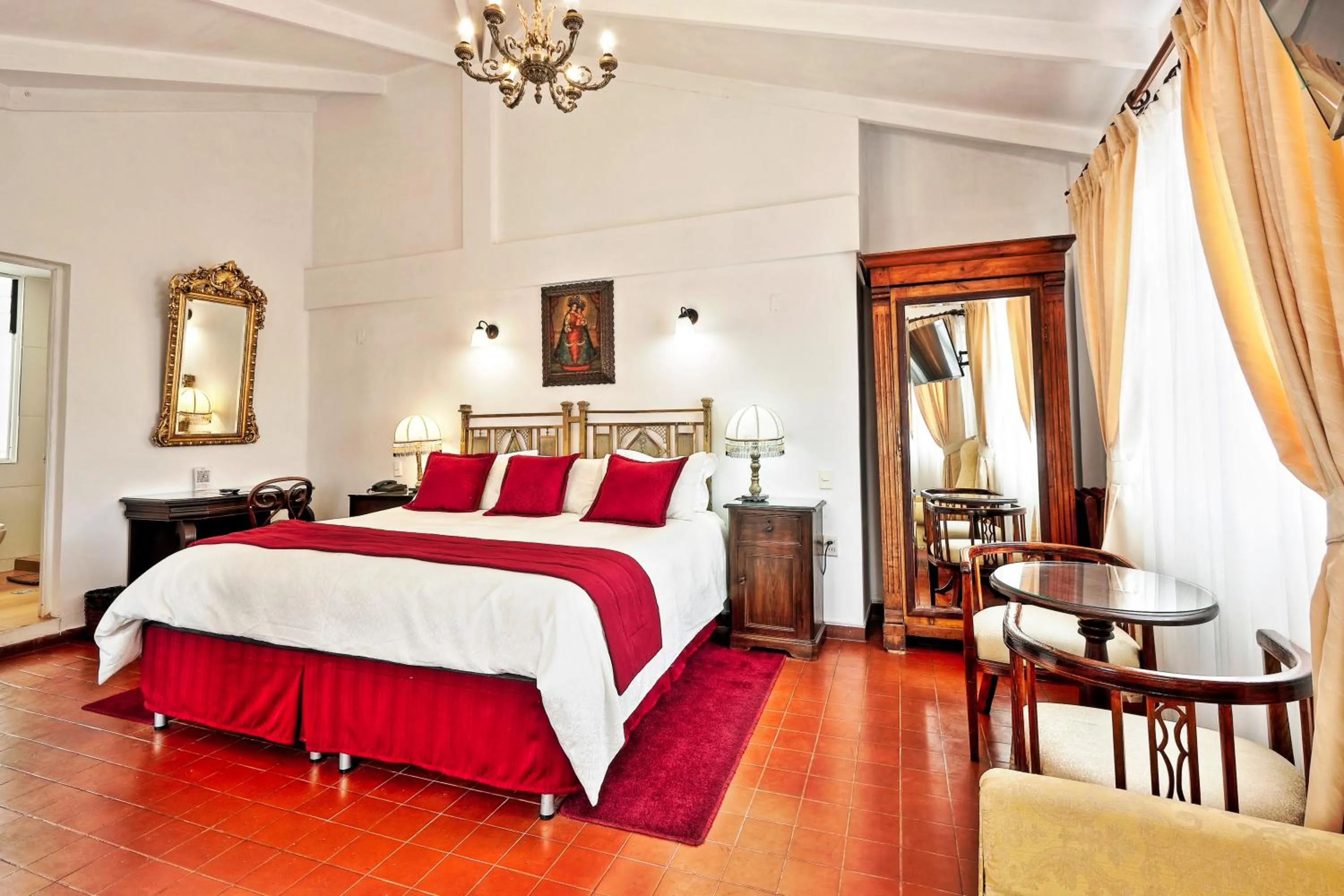 Photo of the whole room, Bed in El Hotel de Su Merced