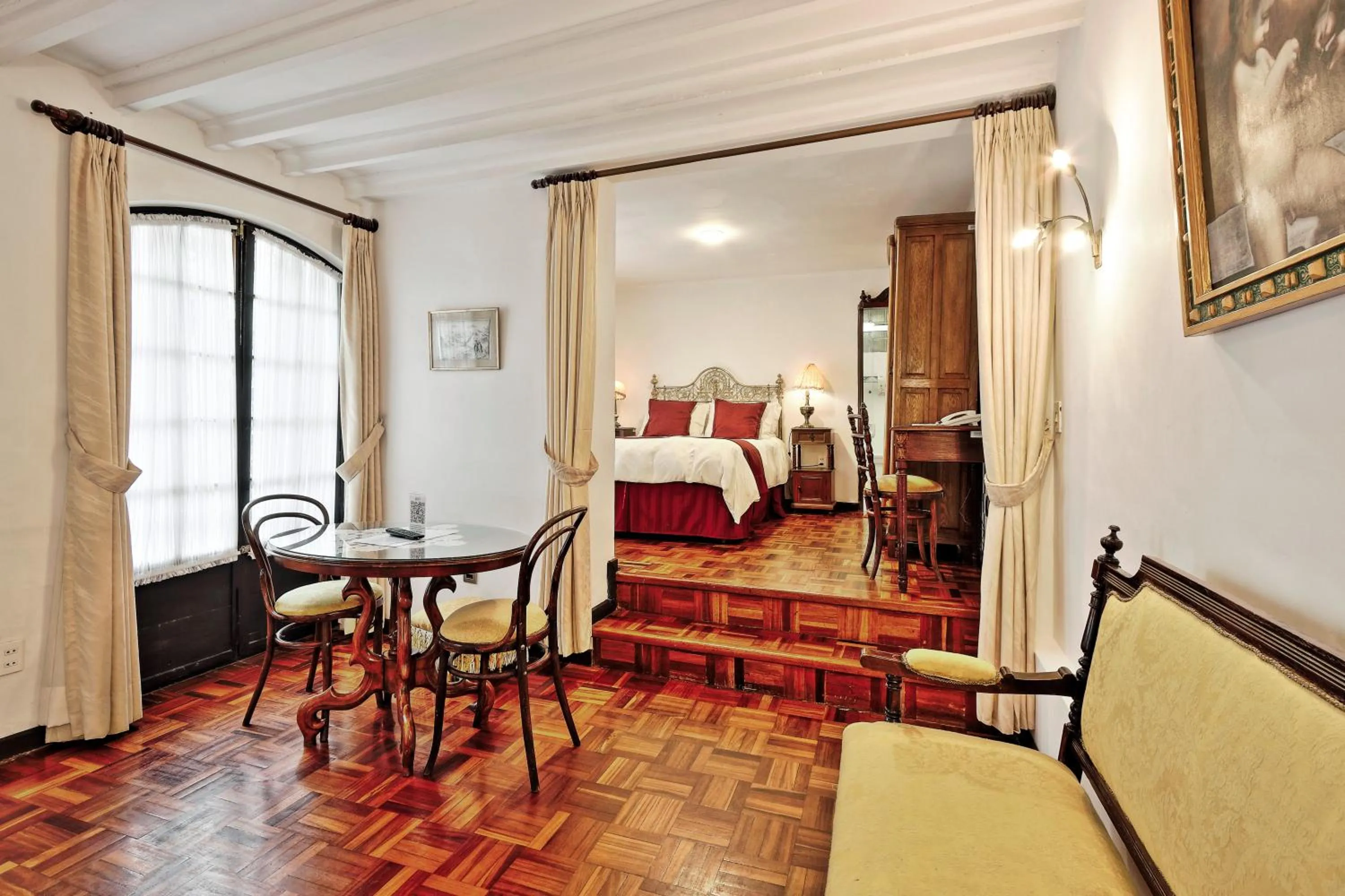 Photo of the whole room, Bed in El Hotel de Su Merced