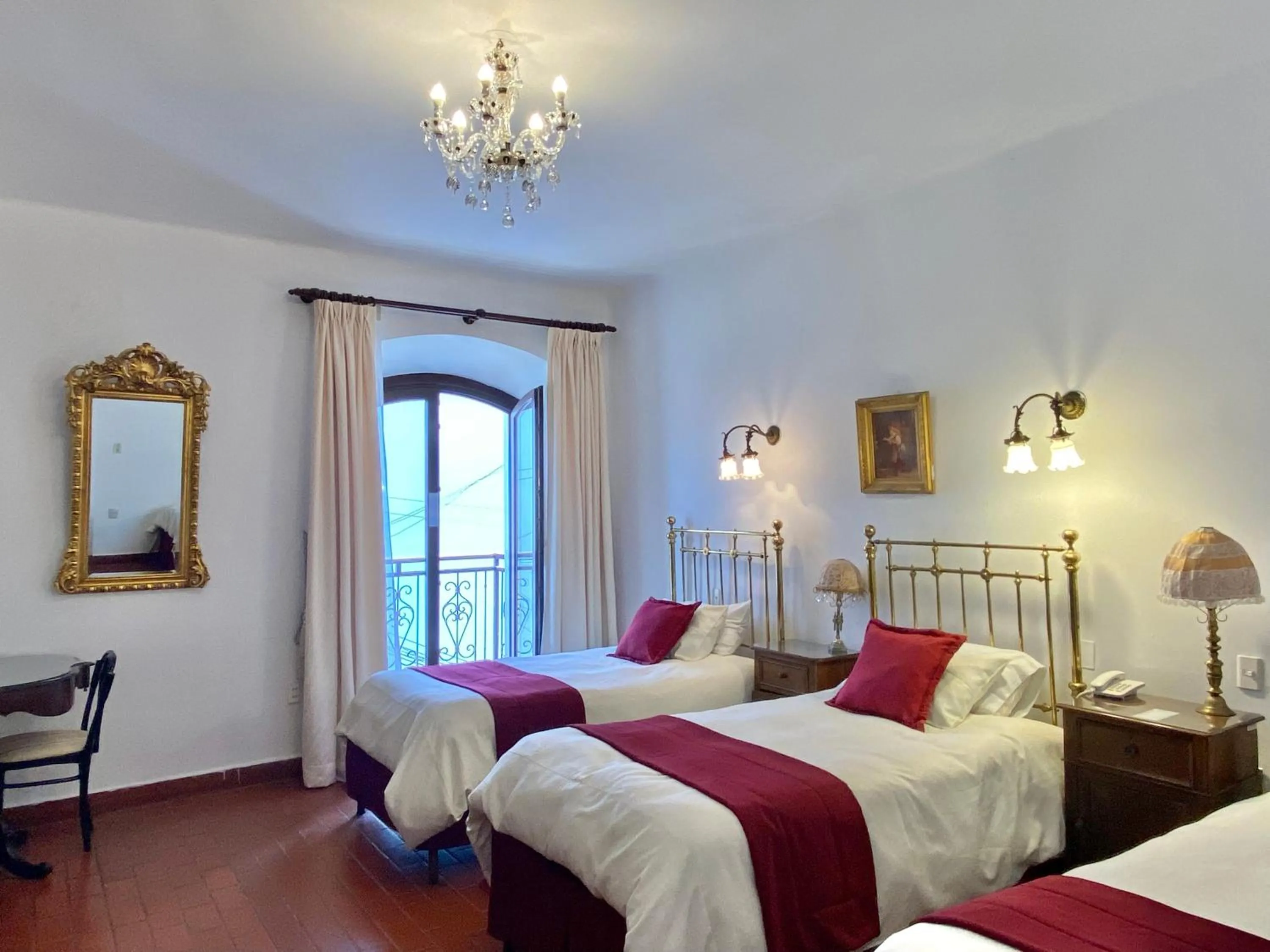 Photo of the whole room, Bed in El Hotel de Su Merced