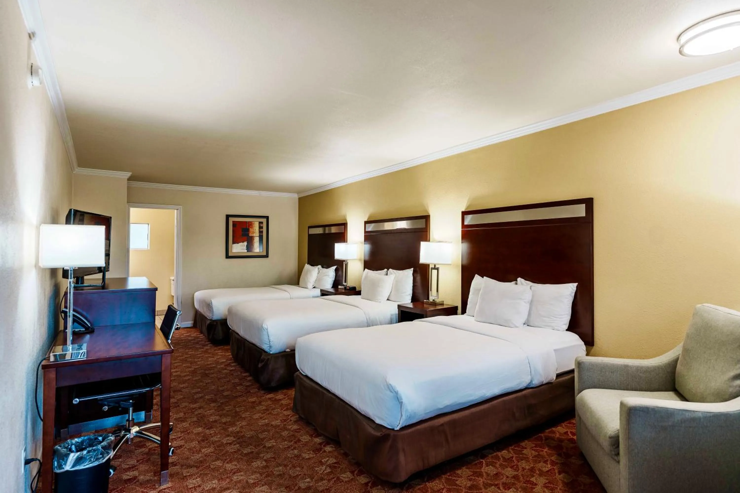 Bed in Quality Inn Ukiah