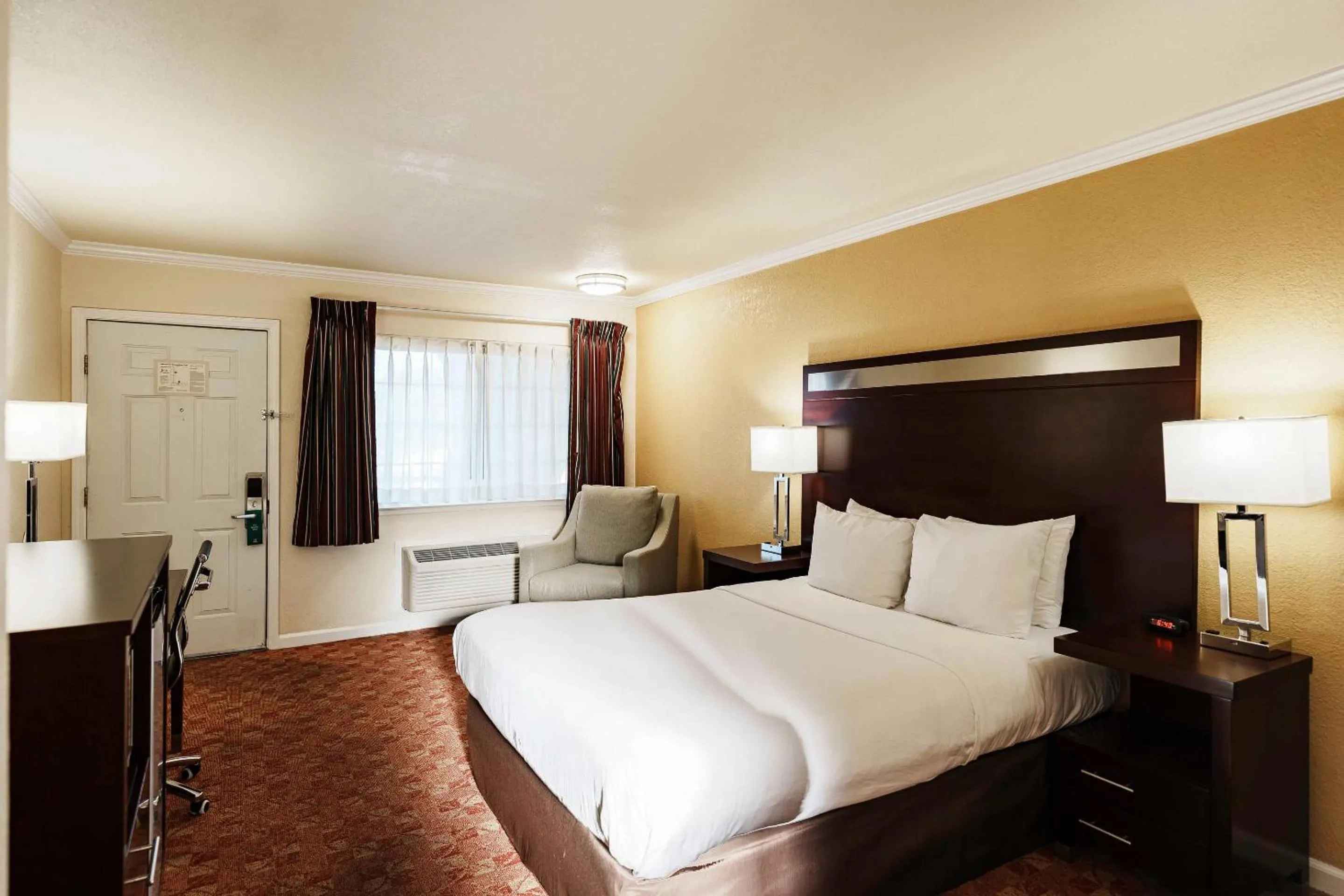 Bedroom, Bed in Quality Inn Ukiah