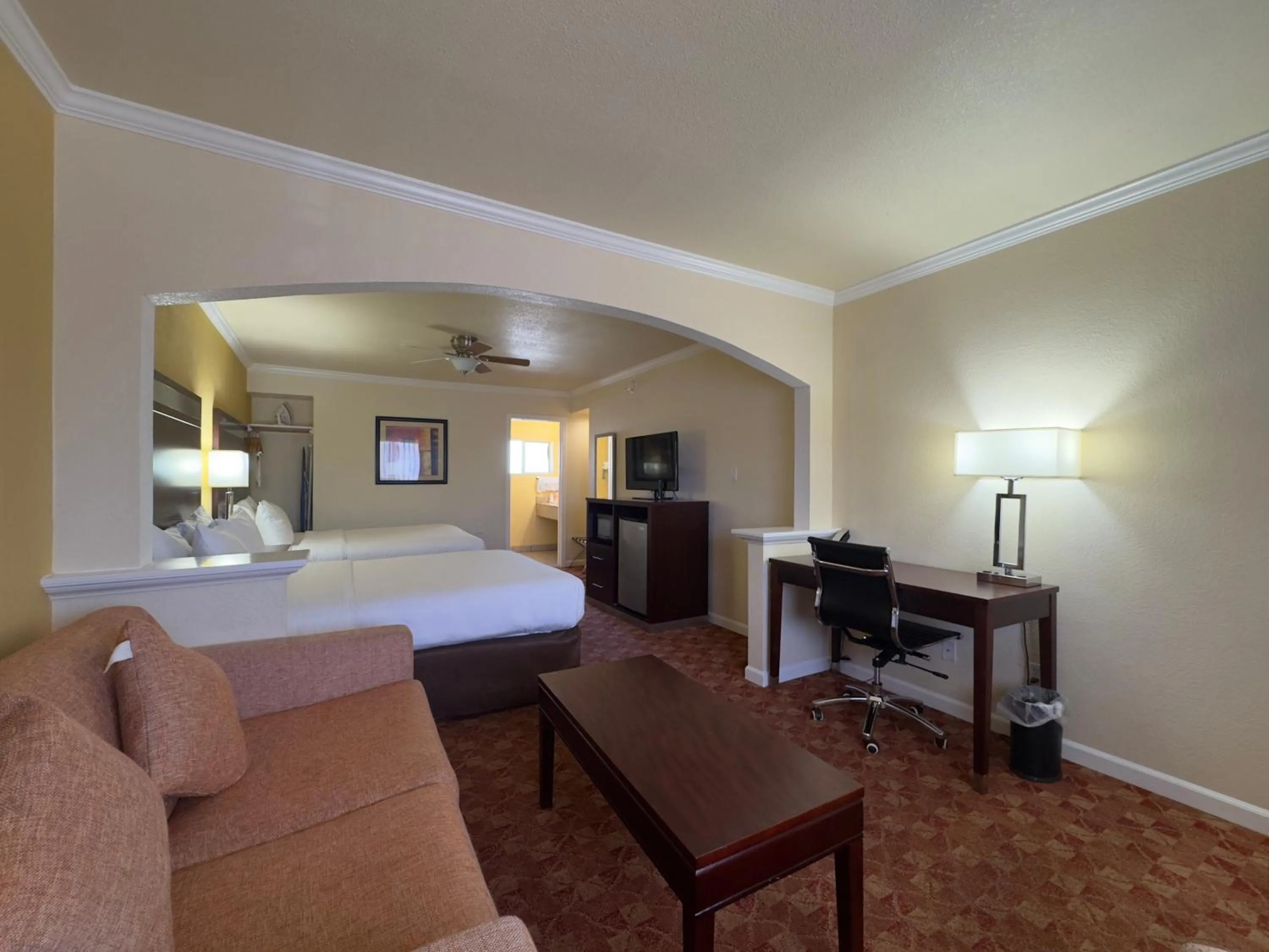 Bed in Quality Inn Ukiah