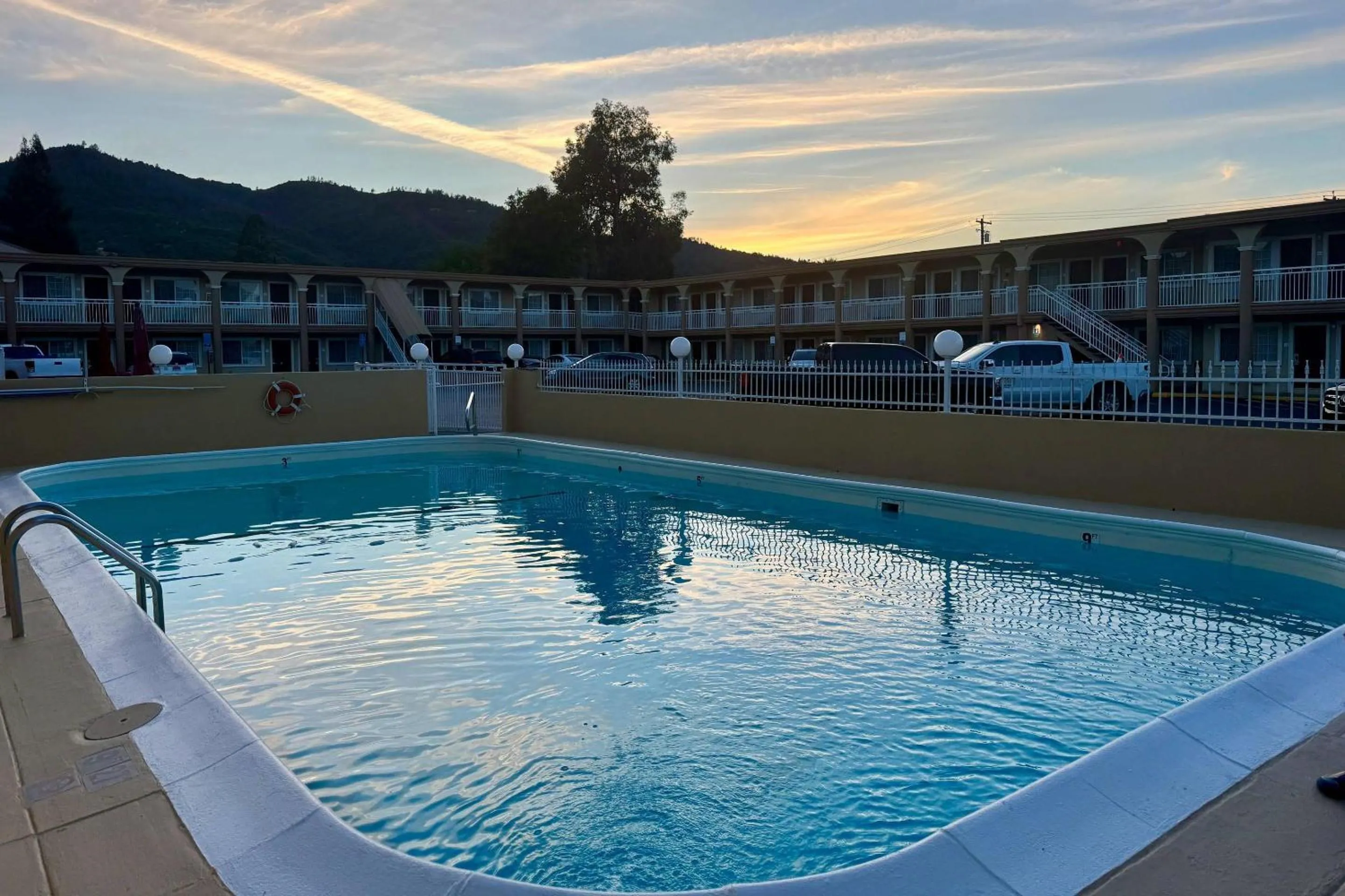 Swimming pool in Quality Inn Ukiah